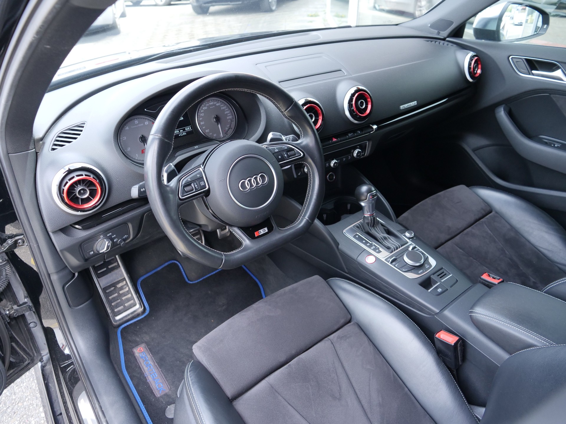 AUDI S3 Sportback 2.0 TFSI quattro S-tronic-image-6