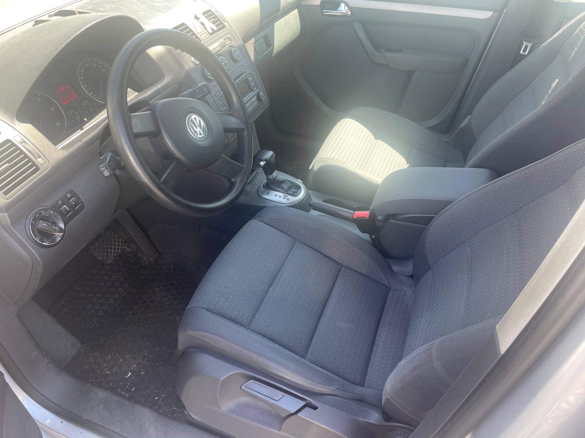 VW Touran 2.0 TDI Trendline-image-5