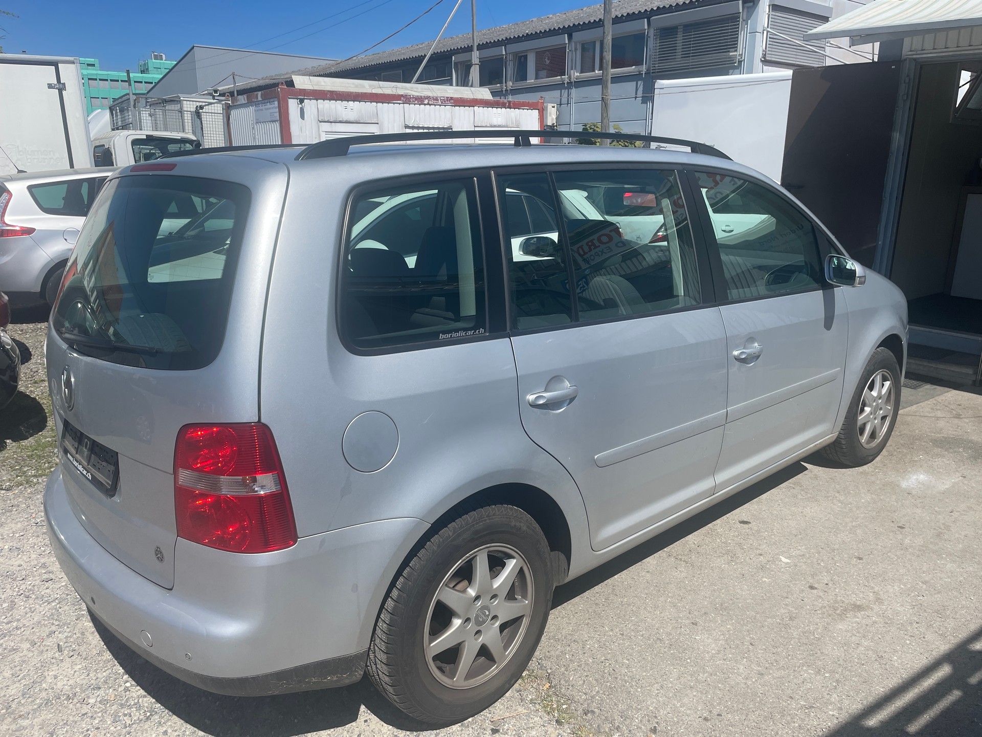VW Touran 2.0 TDI Trendline-image-3