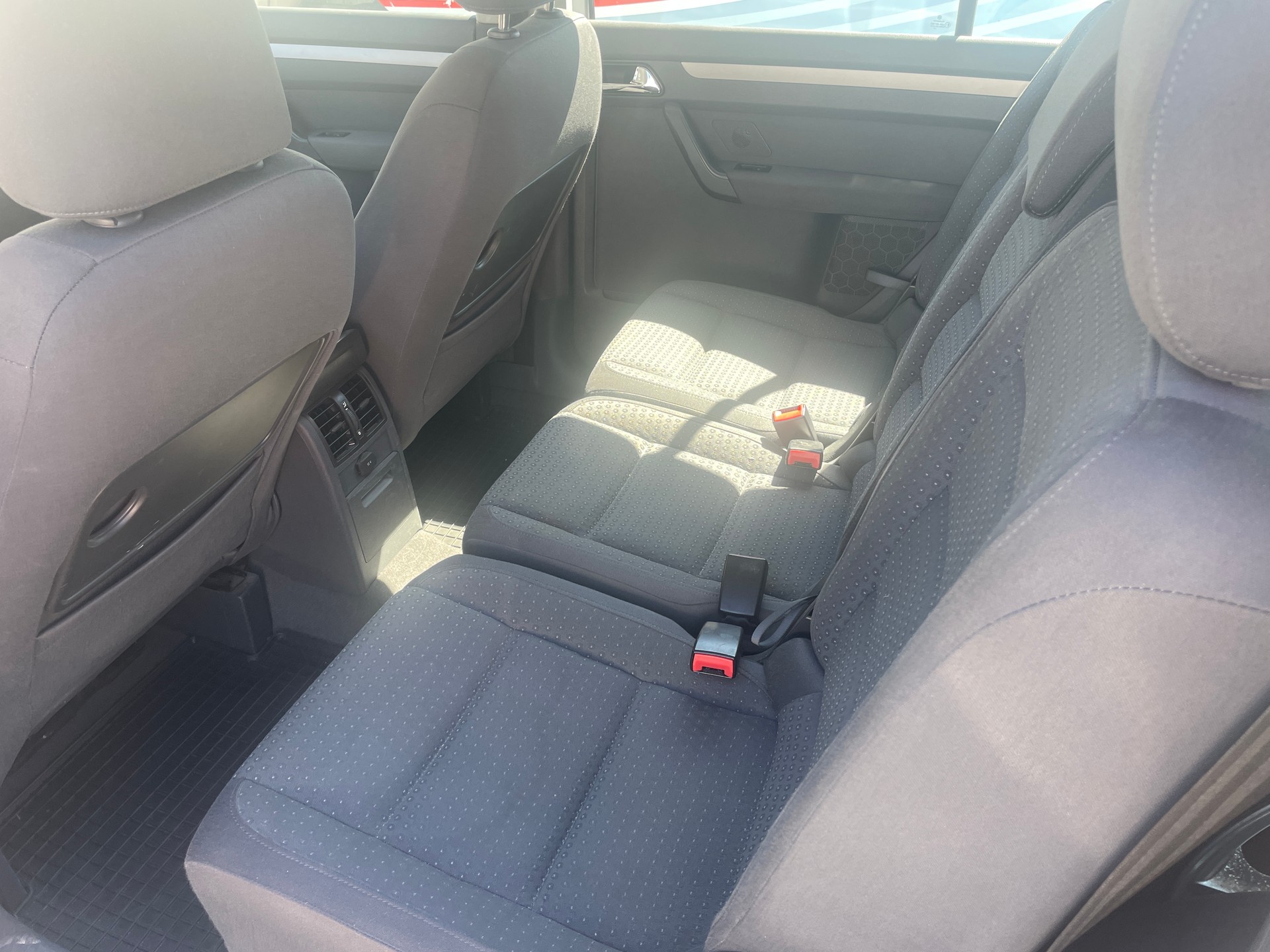 VW Touran 2.0 TDI Trendline-image-6