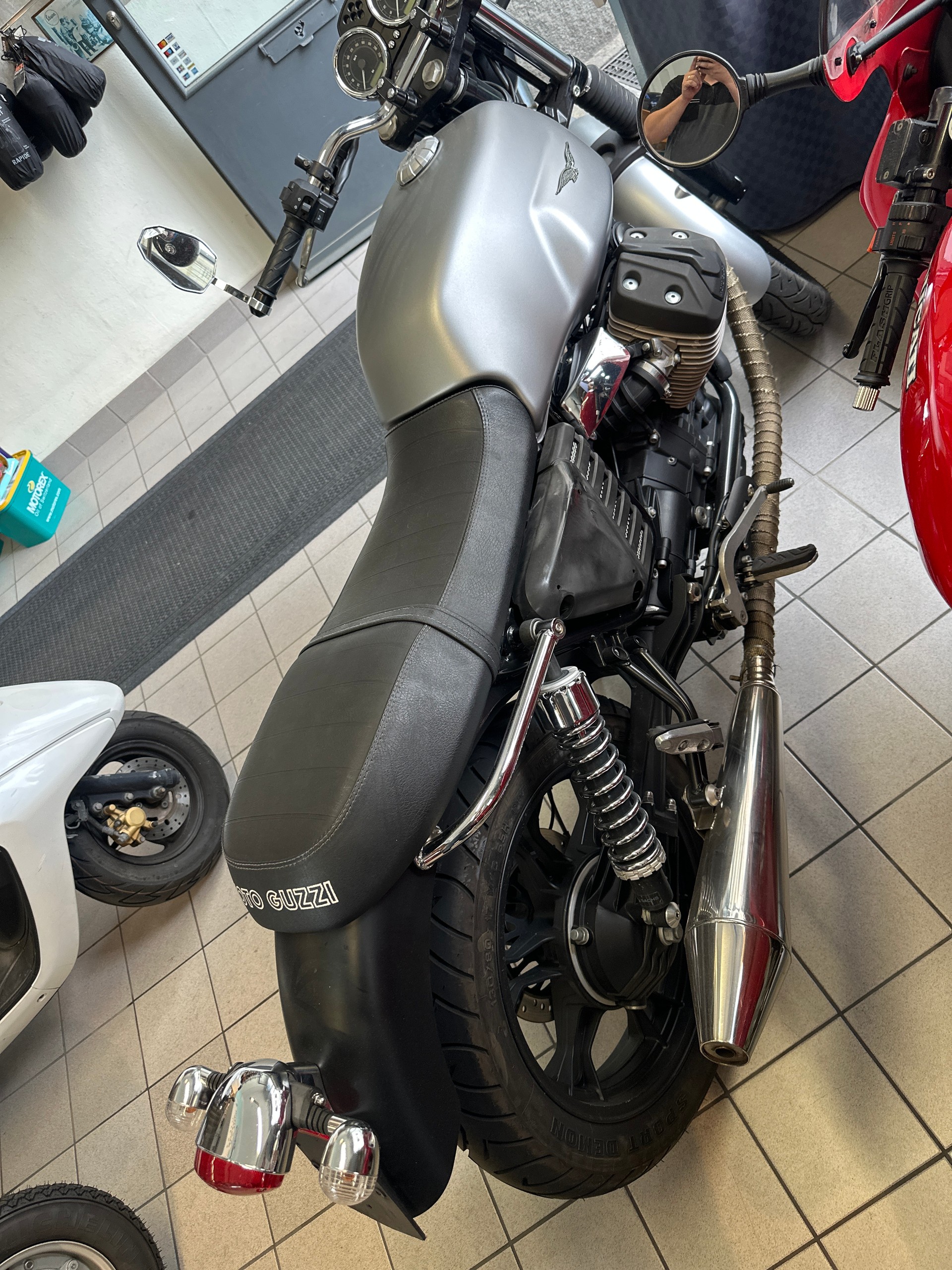MOTO GUZZI V7-image-2