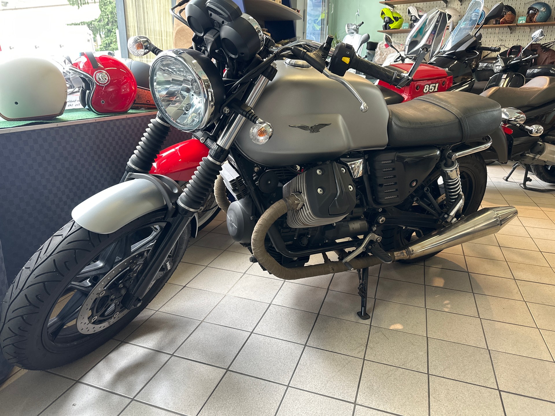 MOTO GUZZI V7-image-0