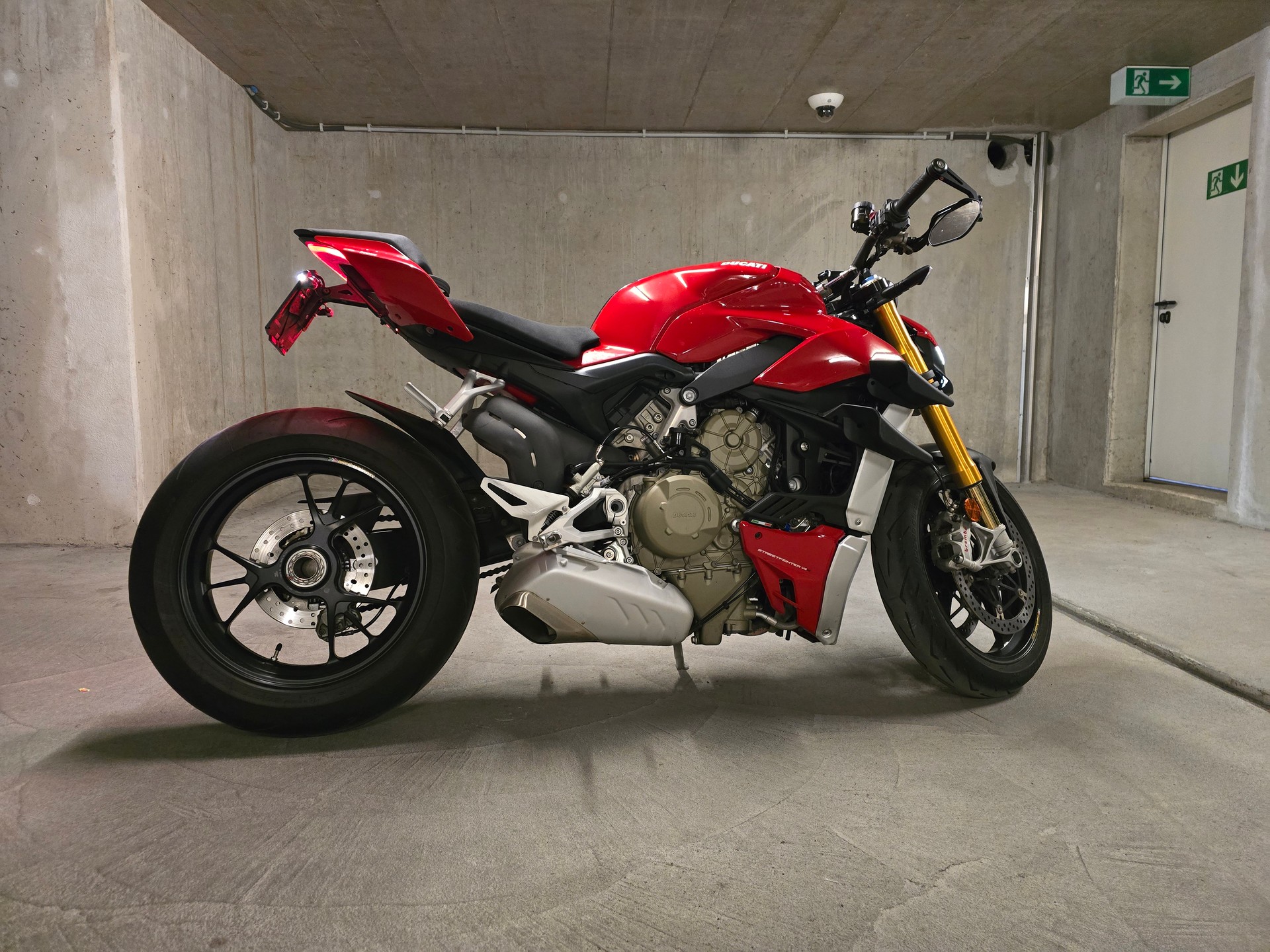 DUCATI Streetfighter V4 S-image-5
