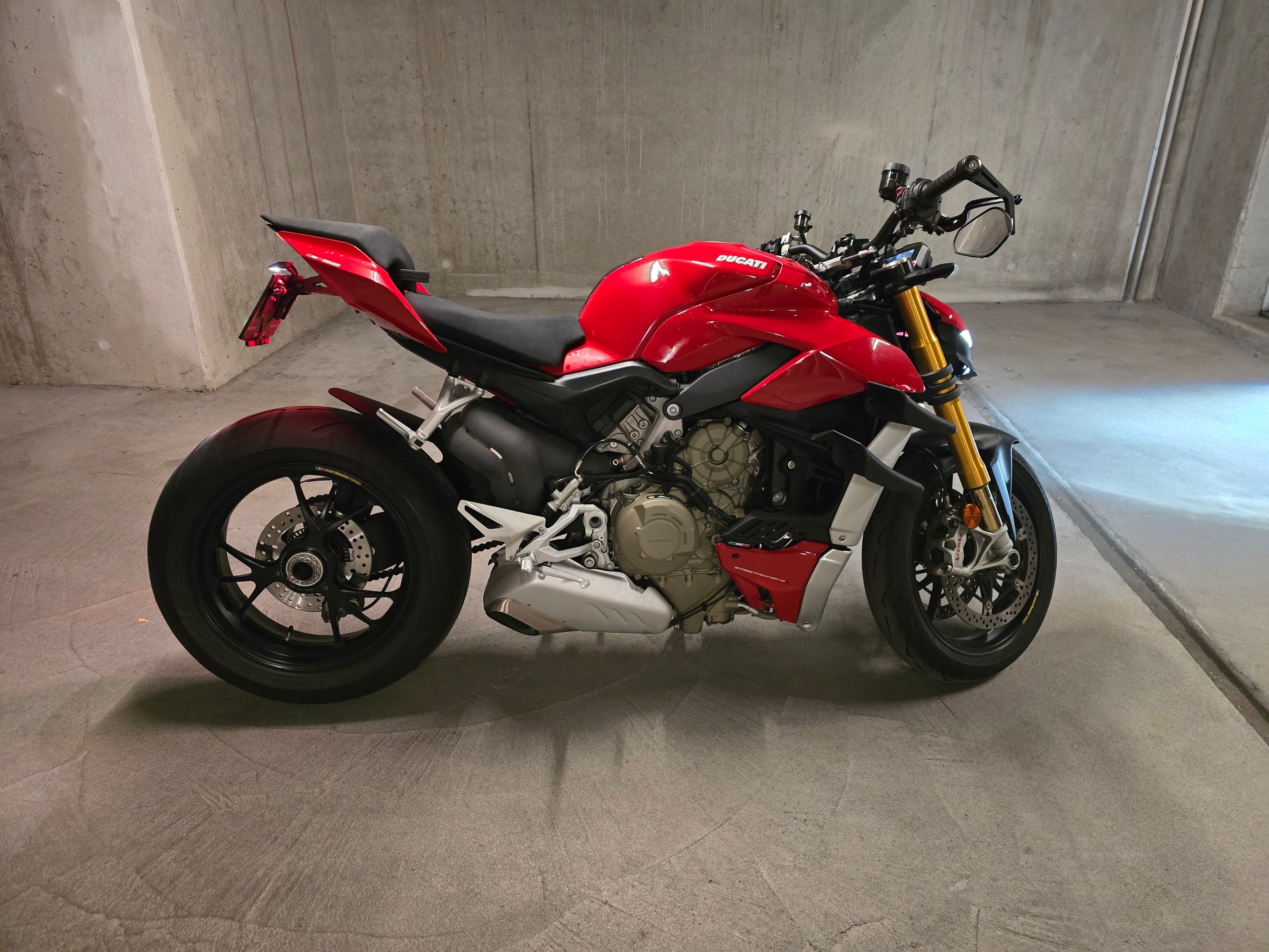 DUCATI Streetfighter V4 S-image-1