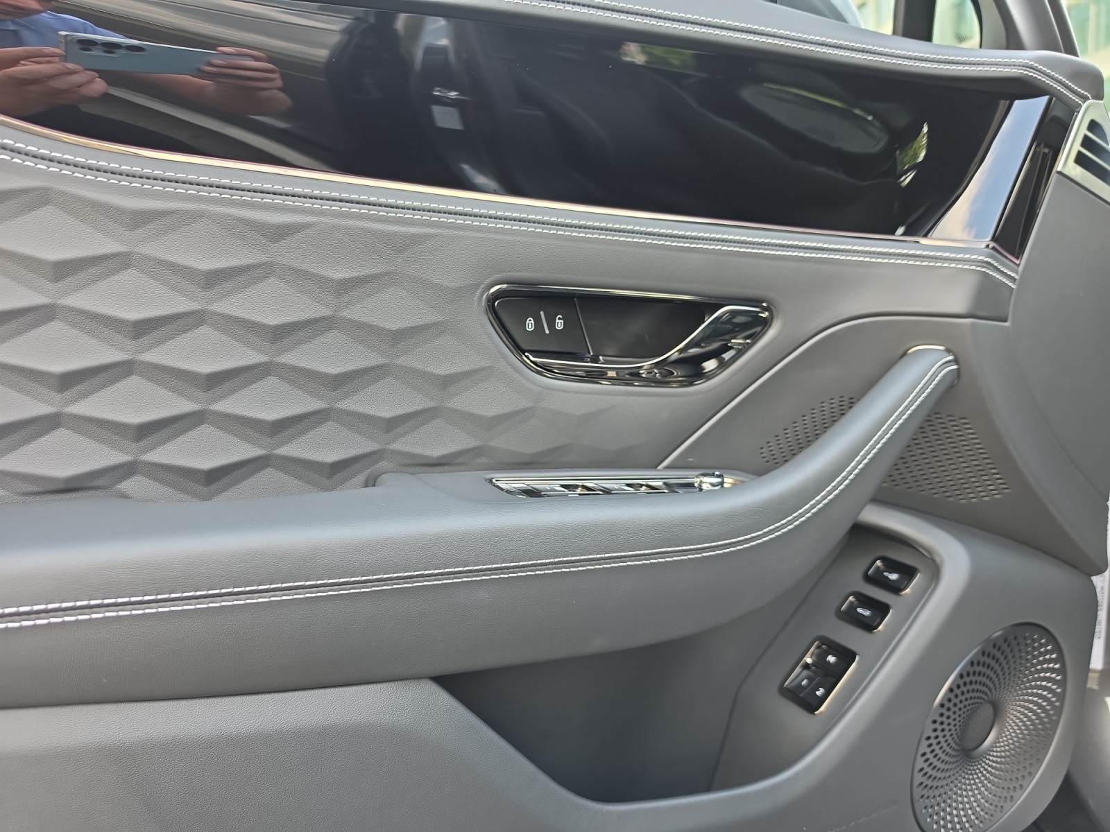 BENTLEY Flying Spur V8 Speed 782 PS/ 1.9% Leasing möglich-image-15