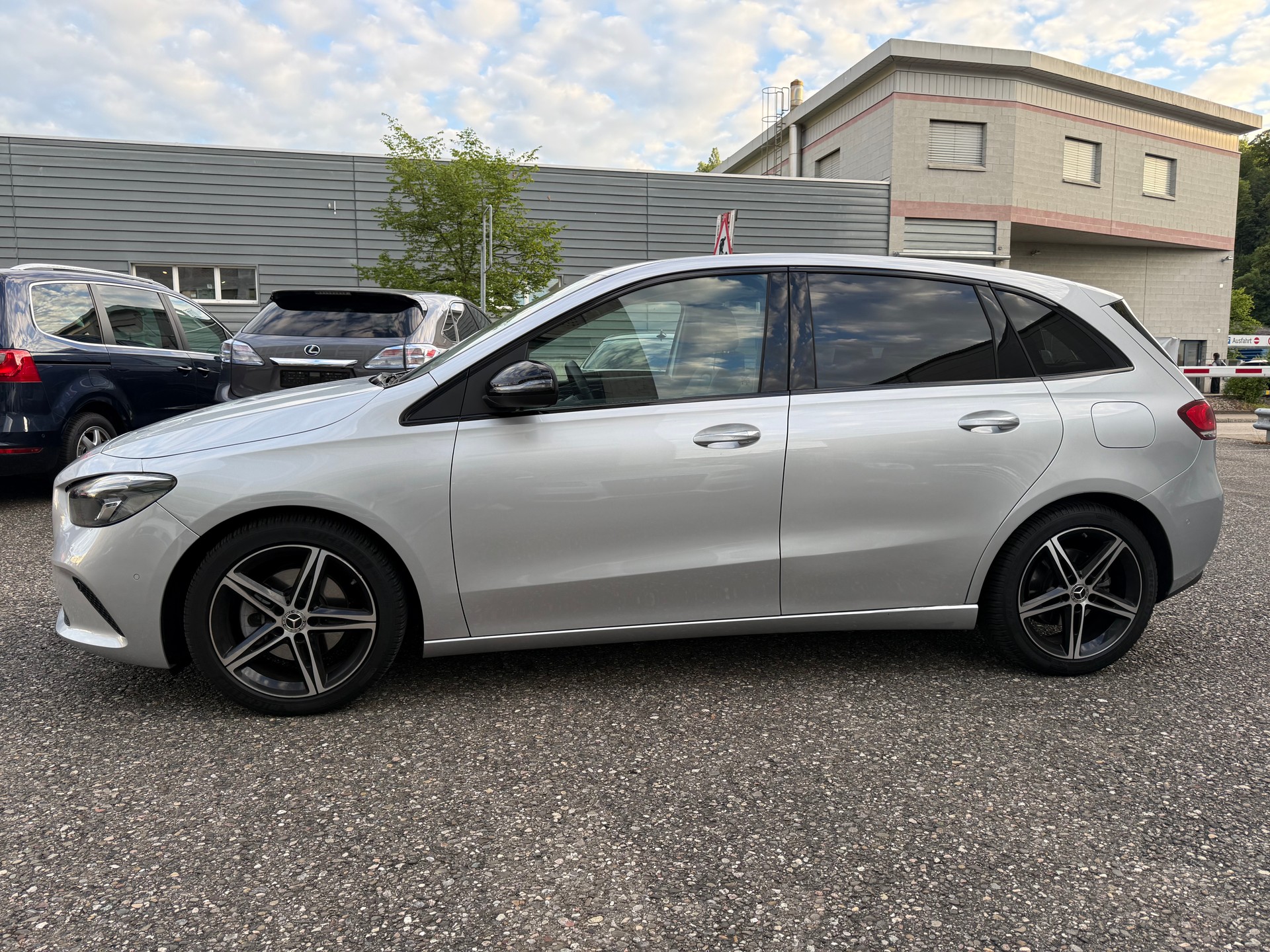 MERCEDES-BENZ B 200 Progressive 7G-DCT-image-4