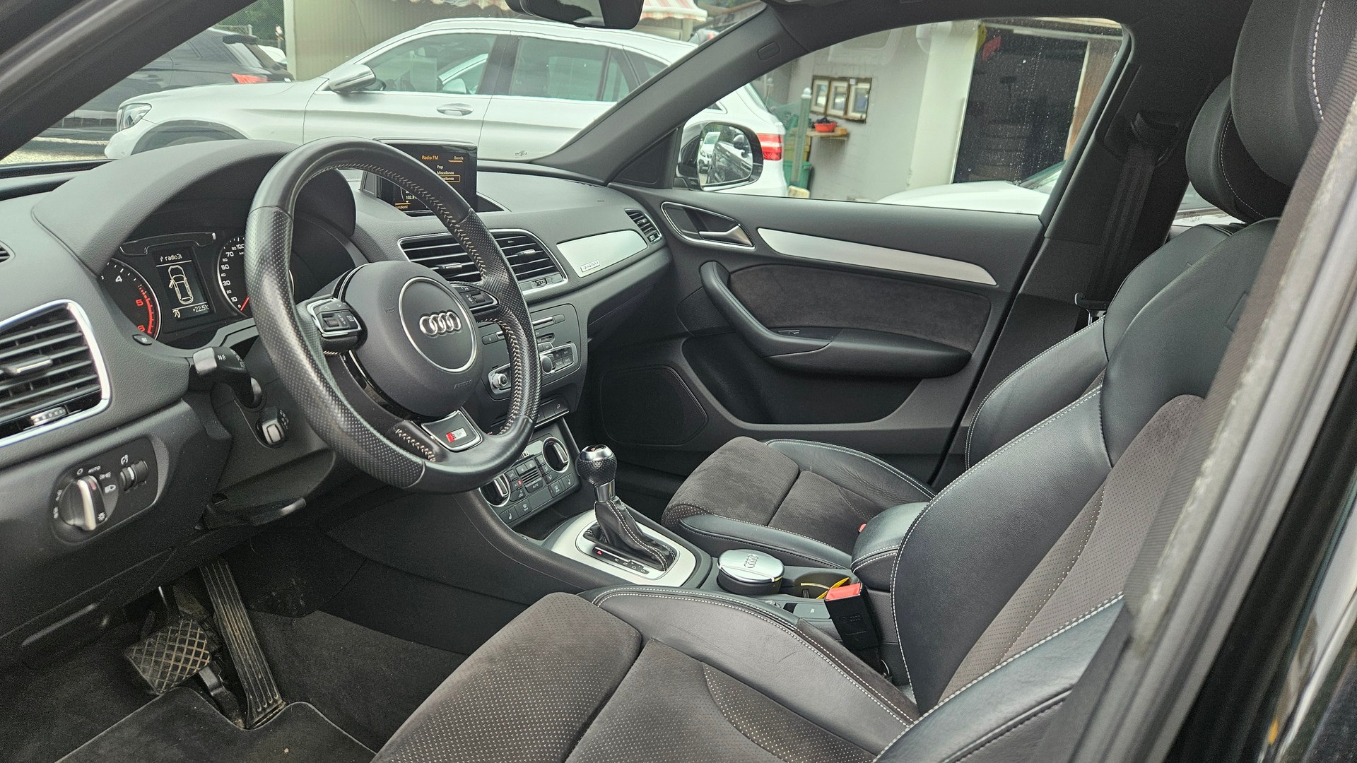 AUDI Q3 2.0 TDI sport quattro S-tronic-image-5