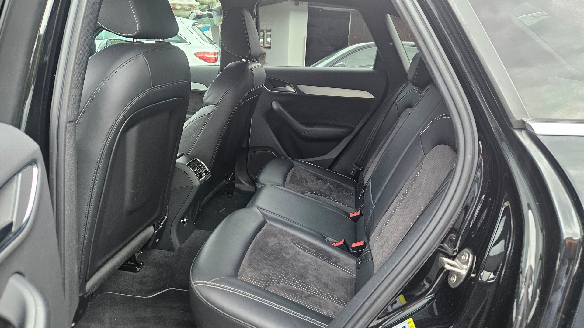 AUDI Q3 2.0 TDI sport quattro S-tronic-image-6