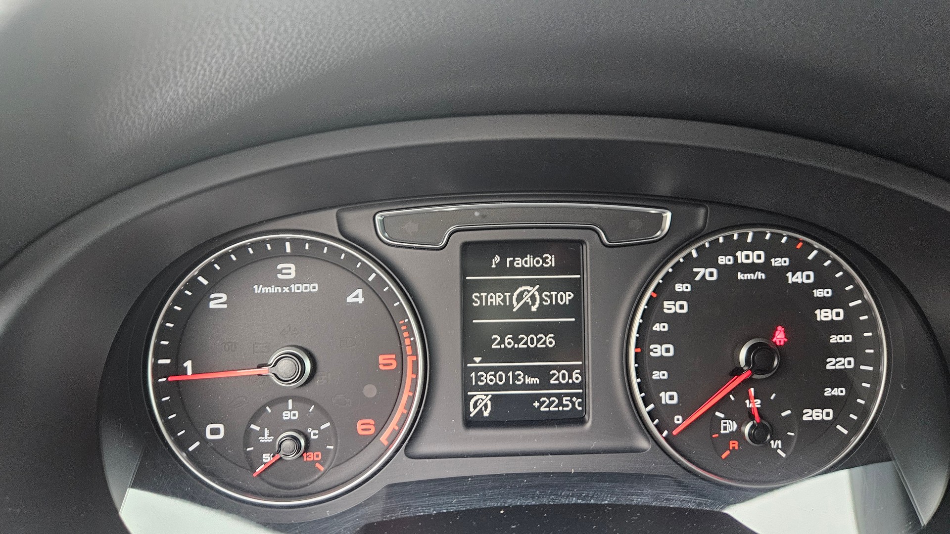AUDI Q3 2.0 TDI sport quattro S-tronic-image-7