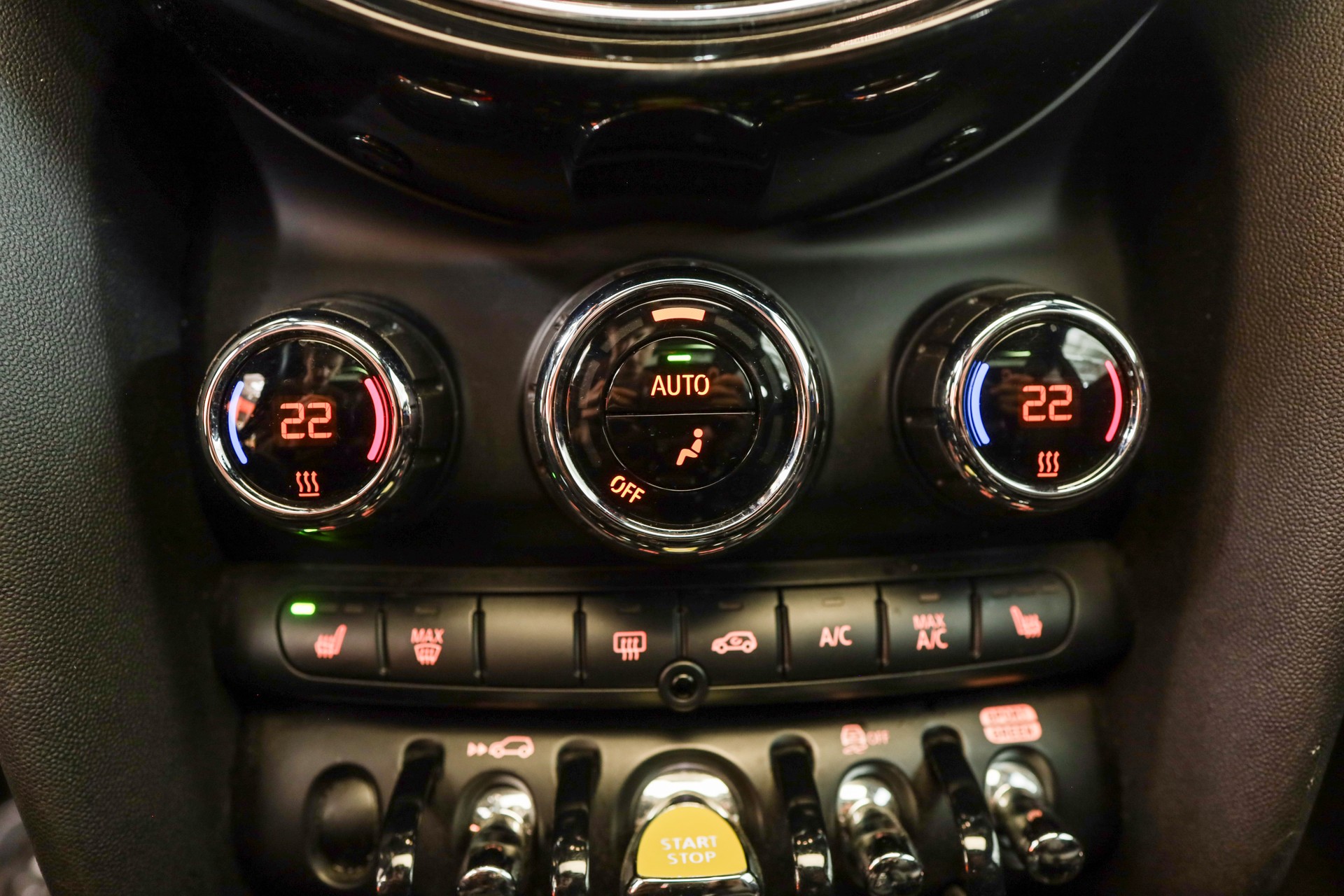 MINI Cooper SE-image-16