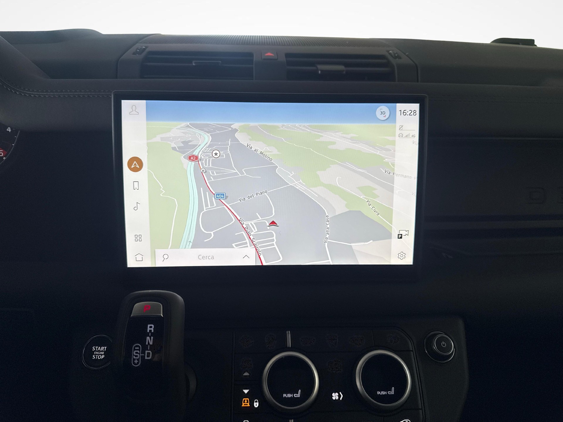 LAND ROVER Defender 110 3.0 D I6 250 X-Dynamic SE-image-17