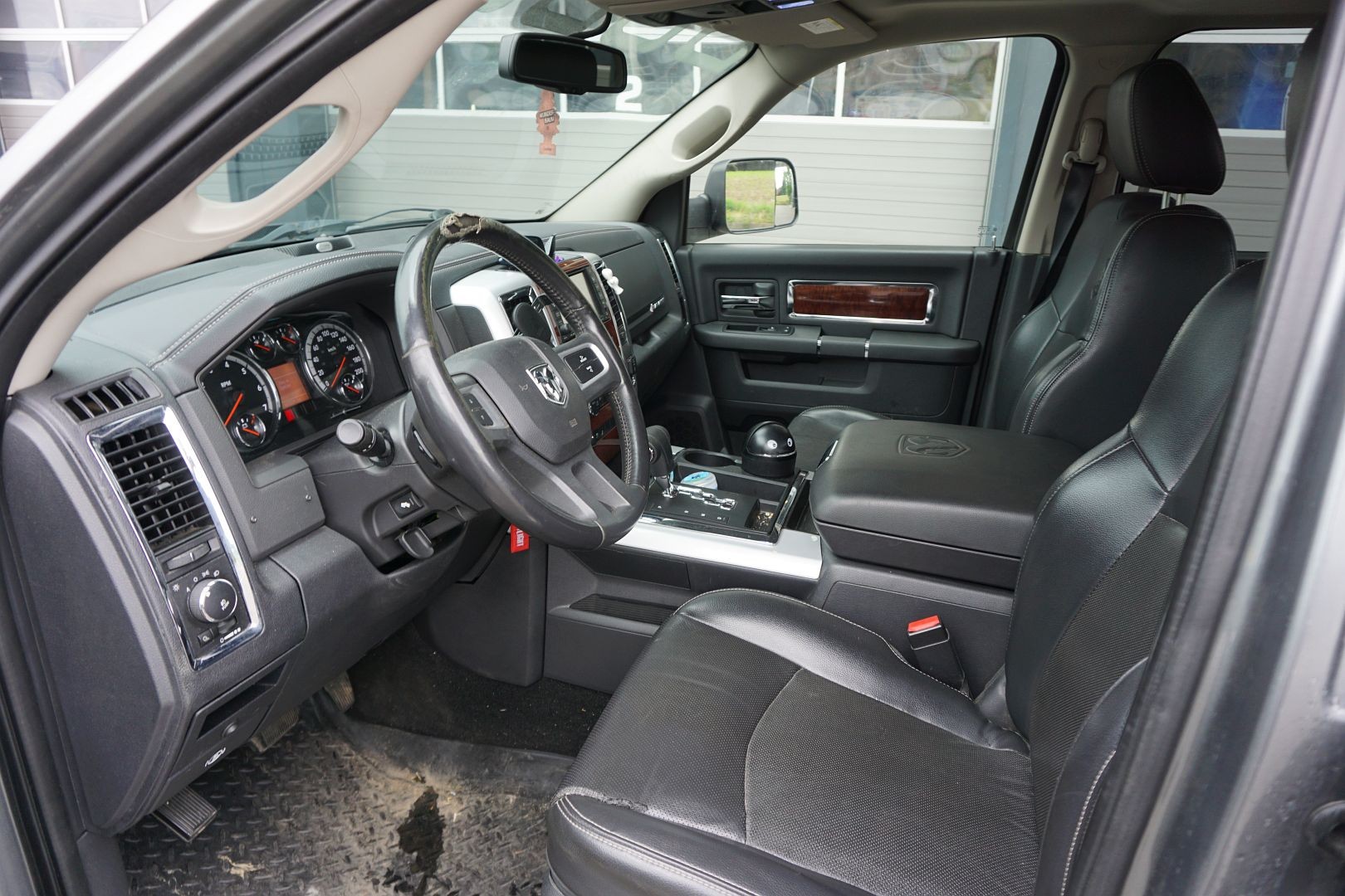 DODGE Ram Laramie-image-11