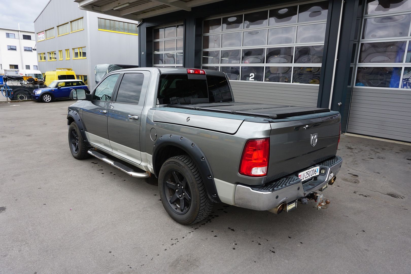 DODGE Ram Laramie-showroom-element-2