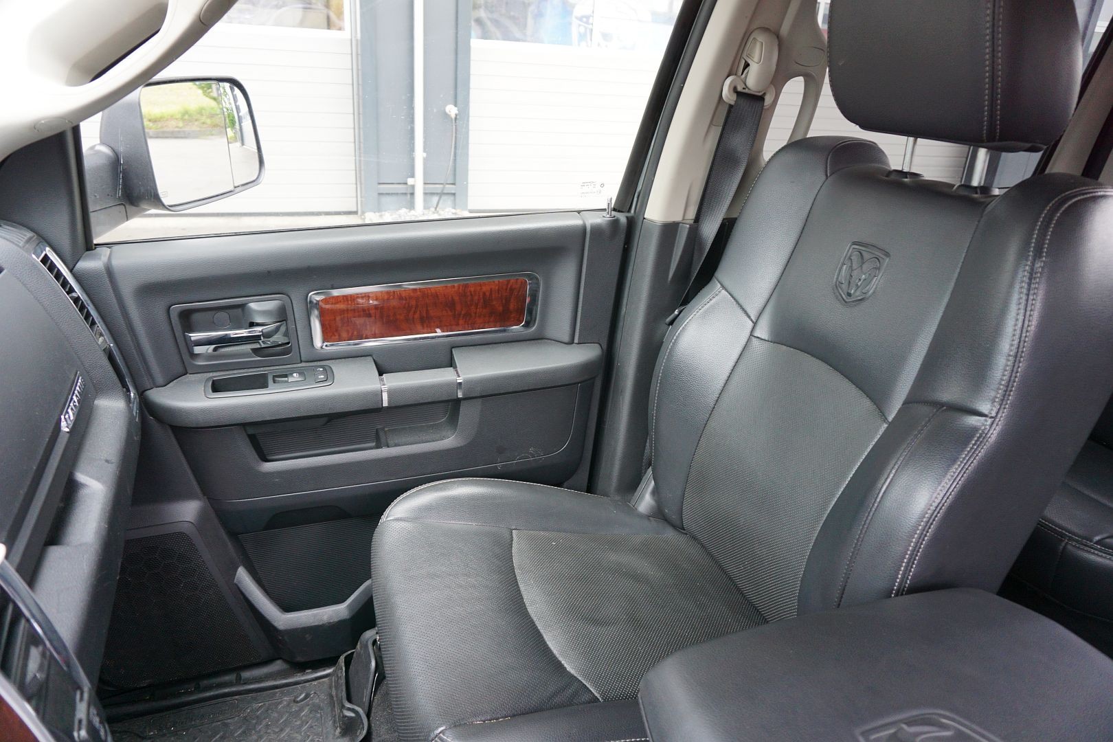 DODGE Ram Laramie-image-14