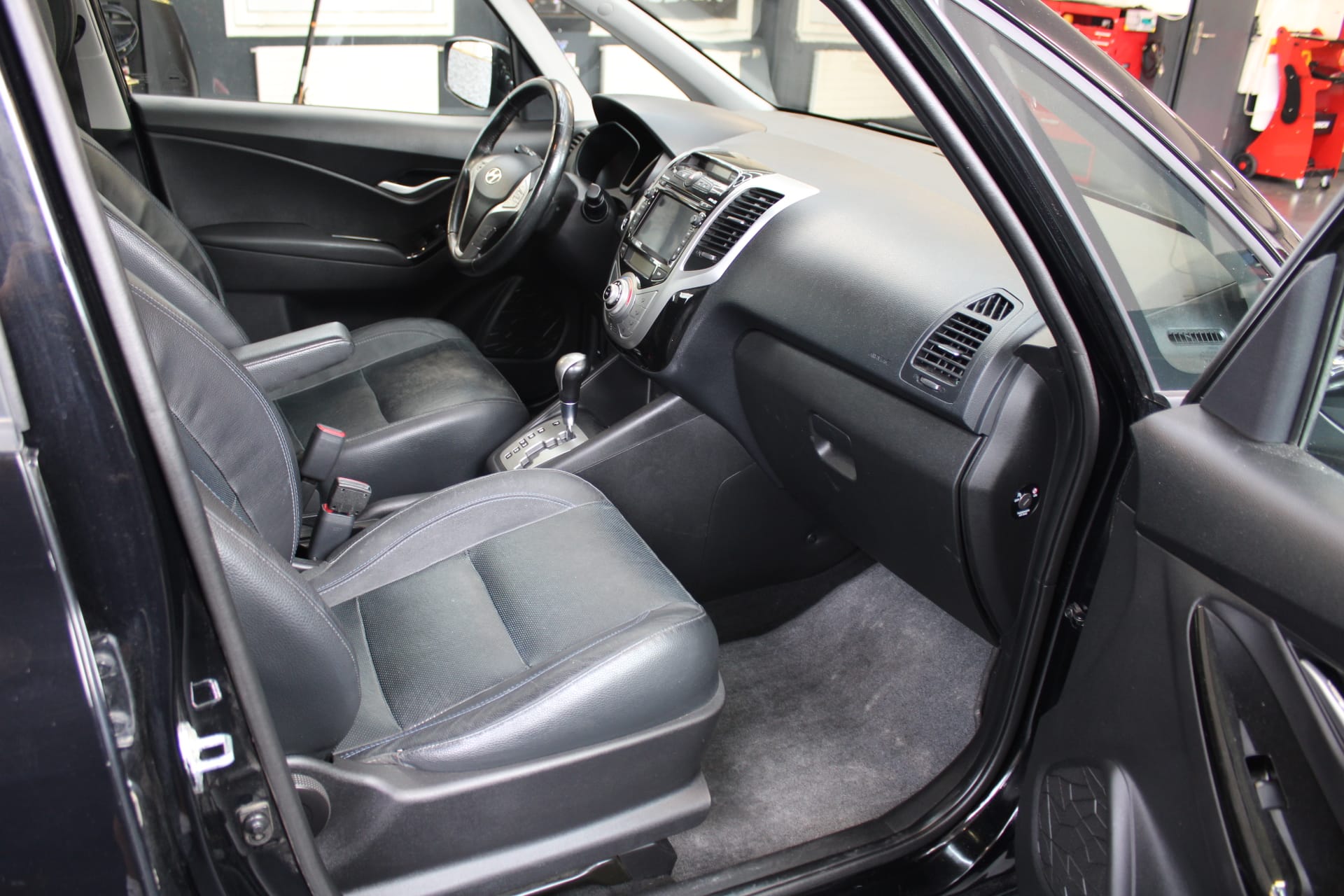 HYUNDAI iX20 1.6 Premium Automatic-image-12
