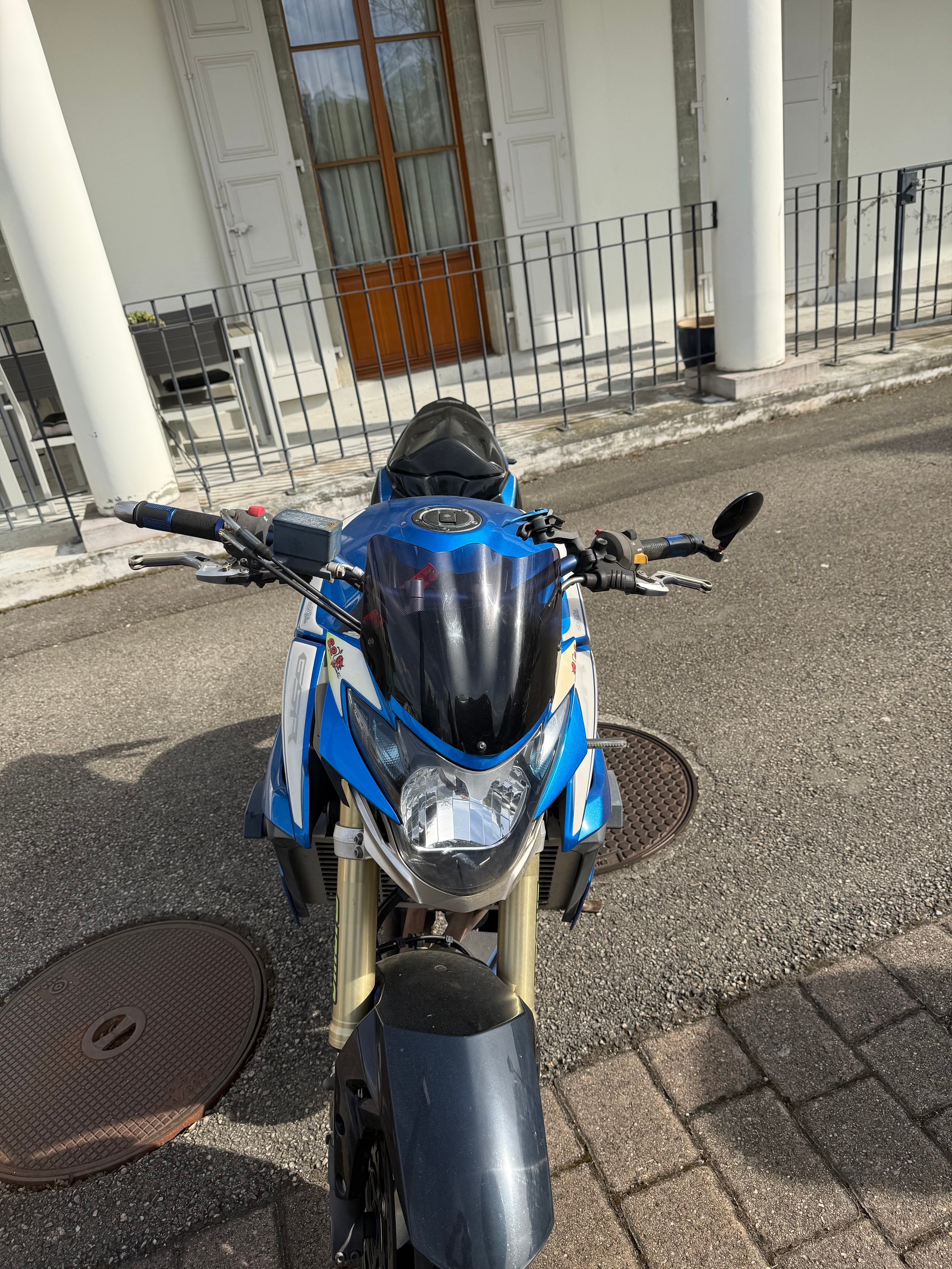 SUZUKI GSR 750 ABS-image-4