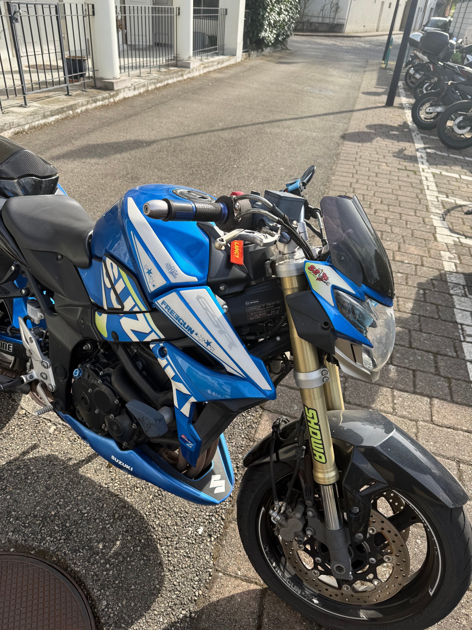 SUZUKI GSR 750 ABS-image-2