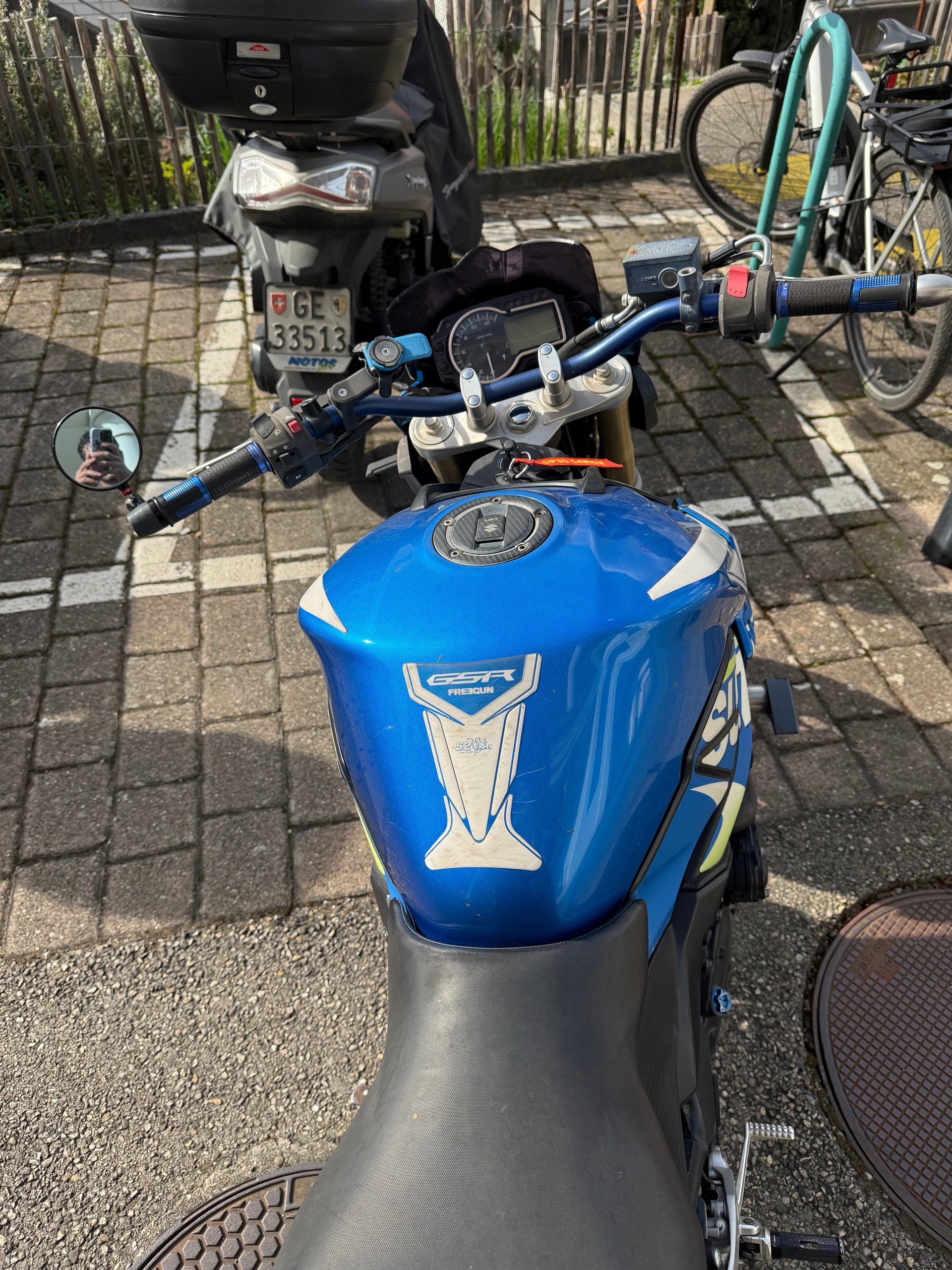 SUZUKI GSR 750 ABS-image-3