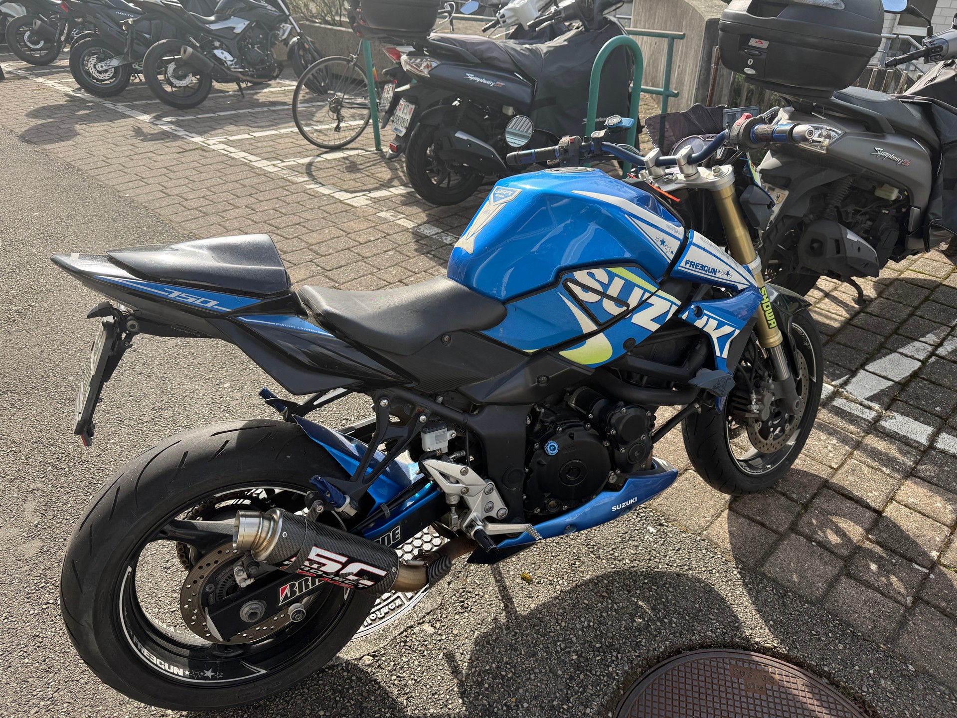 SUZUKI GSR 750 ABS-image-0