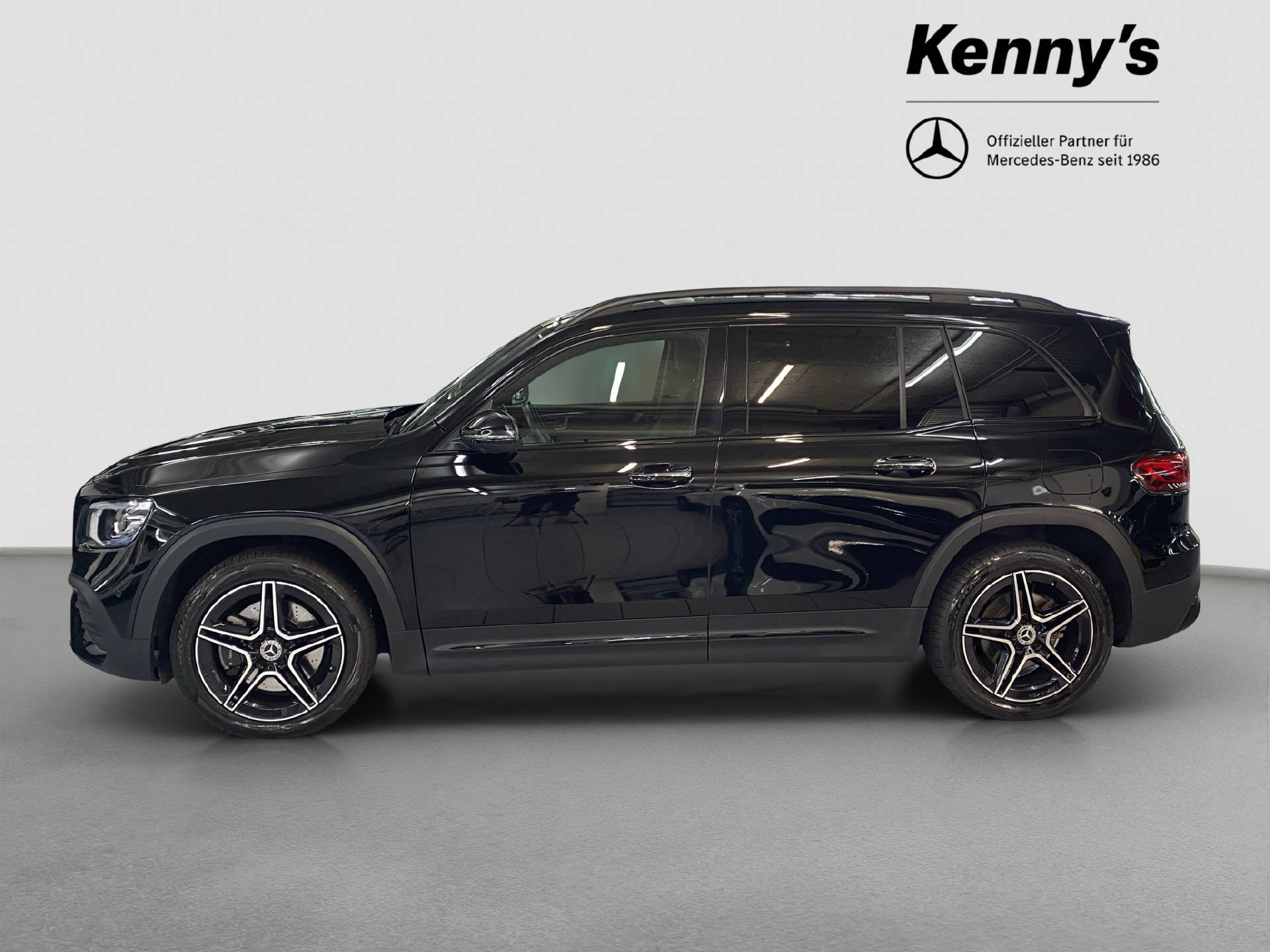 MERCEDES-BENZ GLB 250 AMG Line 4MATIC-showroom-element-2