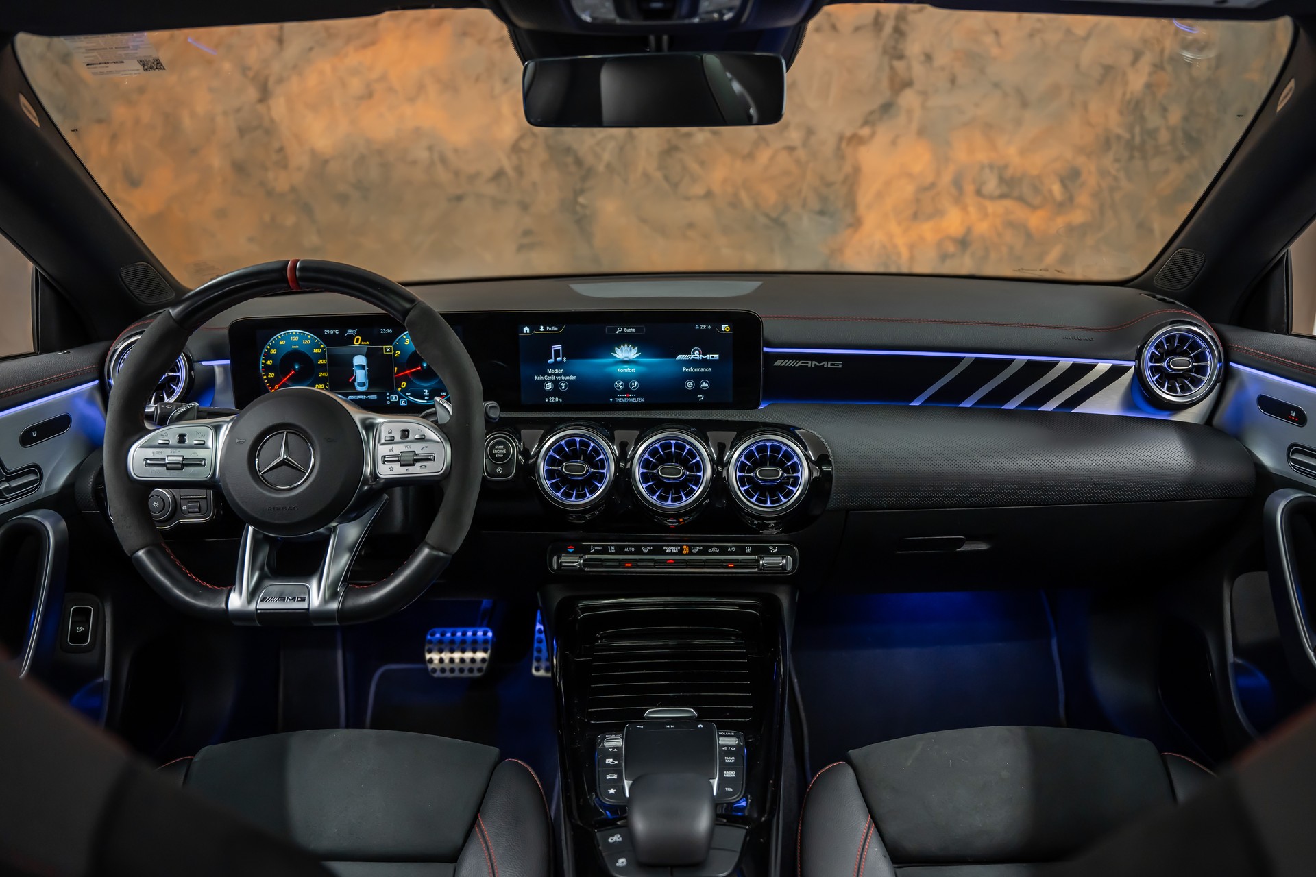 MERCEDES-BENZ CLA 35 AMG 4Matic 7G-DCT *Manufaktur*Aerodynamik-Plus*Panorama*360*-image-17