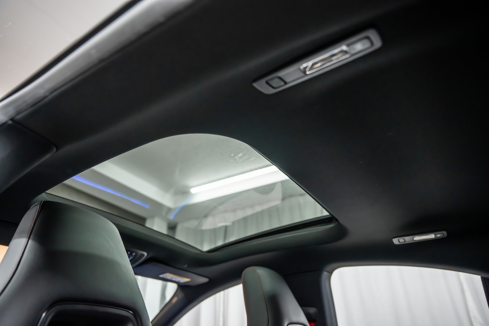 MERCEDES-BENZ CLA 35 AMG 4Matic 7G-DCT *Manufaktur*Aerodynamik-Plus*Panorama*360*-image-16