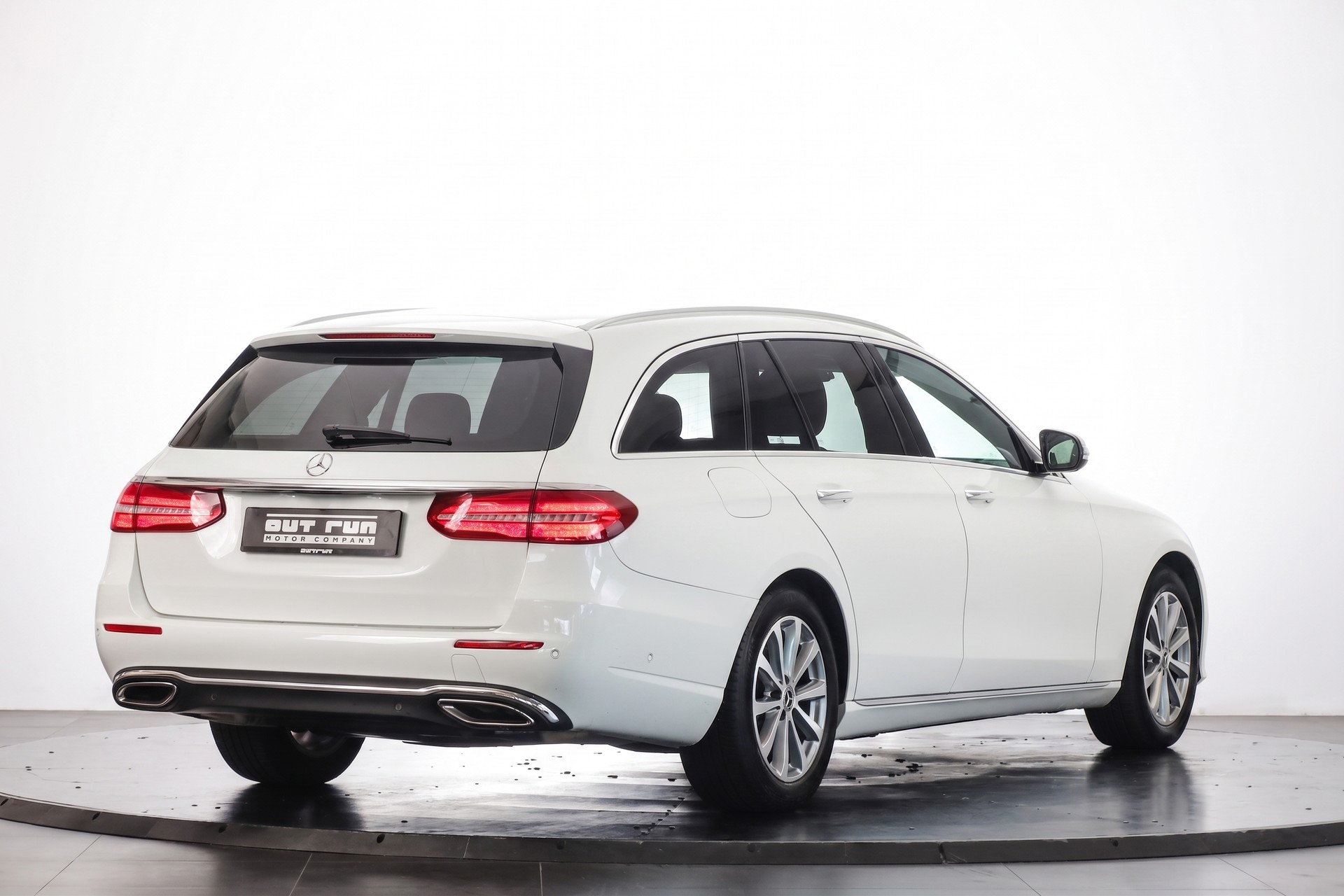 MERCEDES-BENZ E 200 Avantgarde 4 Matic 9G-Tronic-showroom-element-3