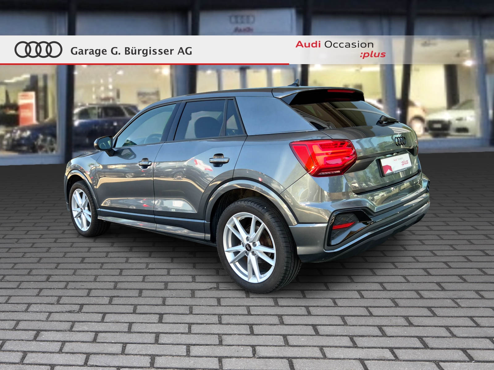 AUDI Q2 40 TFSI S line Attraction quattro S-tronic Daytonagrau Perleffekt-showroom-element-3