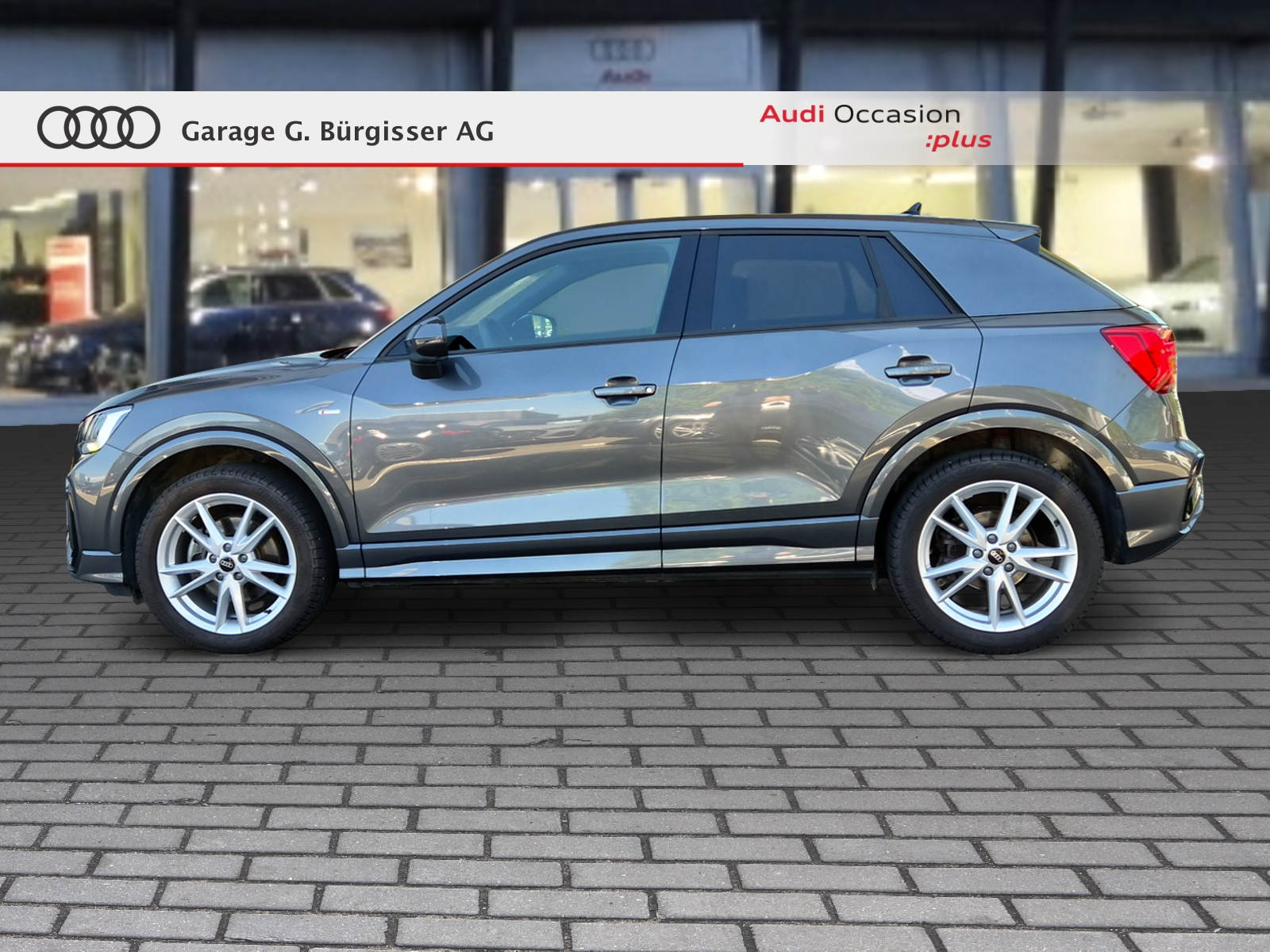 AUDI Q2 40 TFSI S line Attraction quattro S-tronic Daytonagrau Perleffekt-showroom-element-2