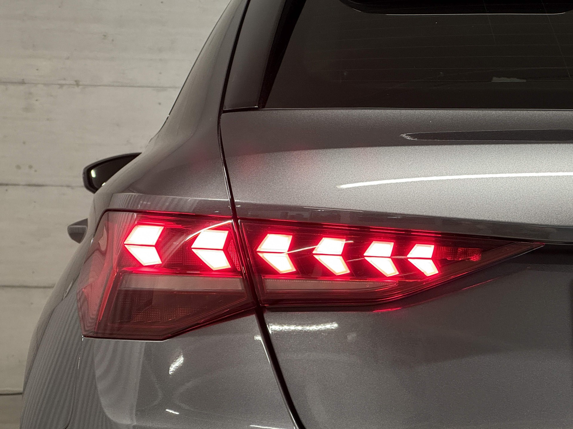AUDI A3 Sportback TFSI 150 kW quattro S line S tronic-image-4
