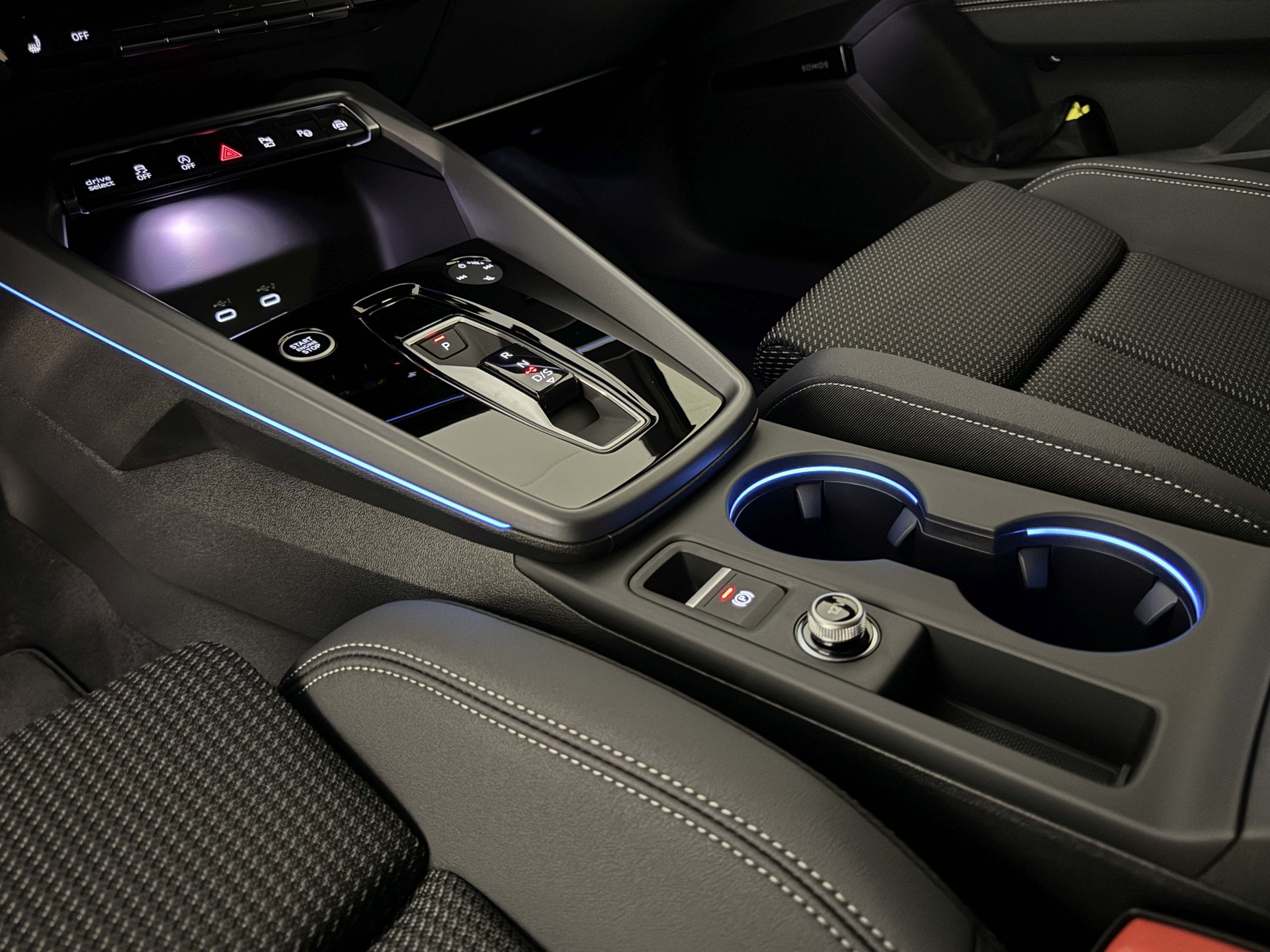 AUDI A3 Sportback TFSI 150 kW quattro S line S tronic-image-10