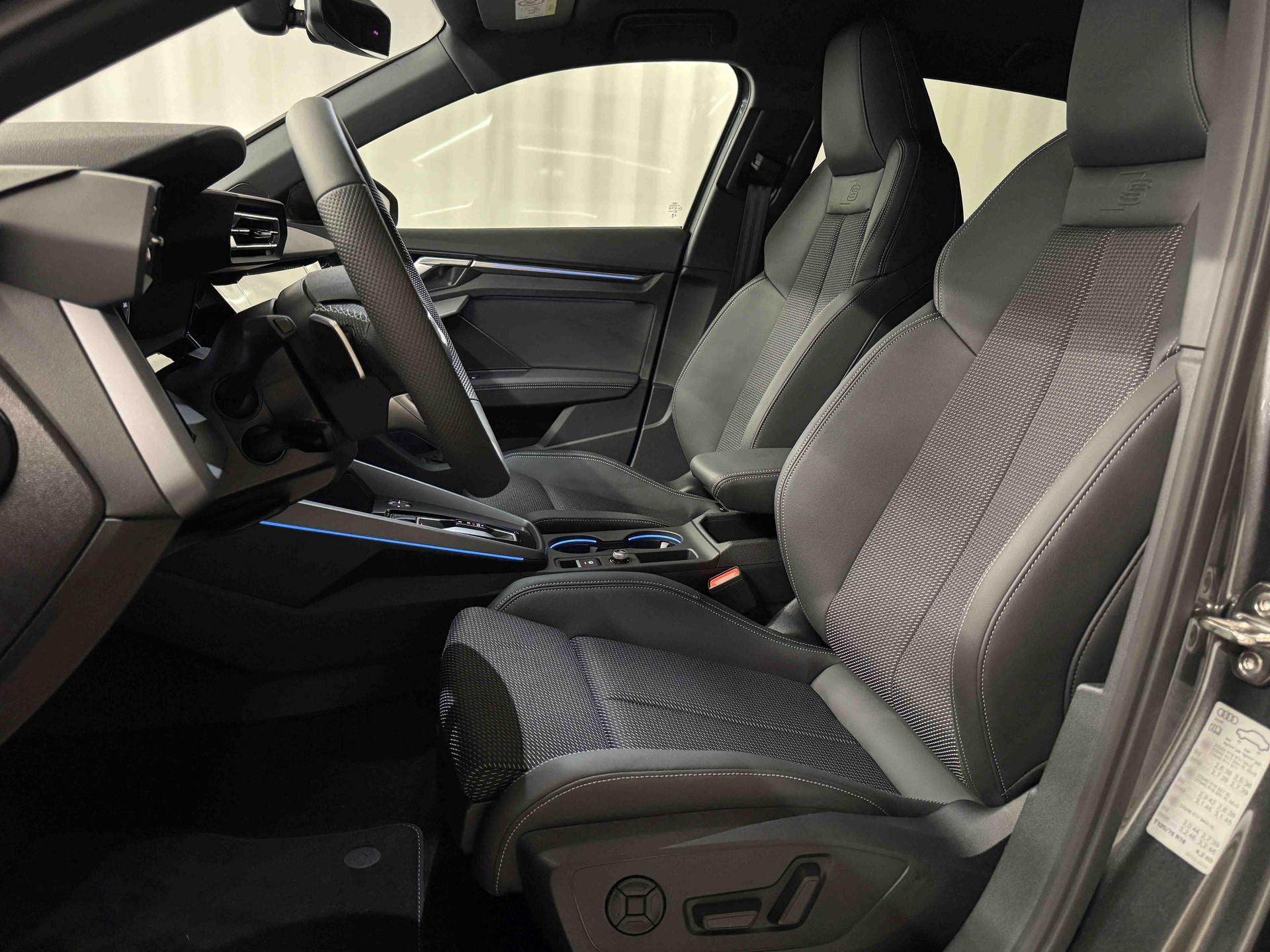 AUDI A3 Sportback TFSI 150 kW quattro S line S tronic-image-8