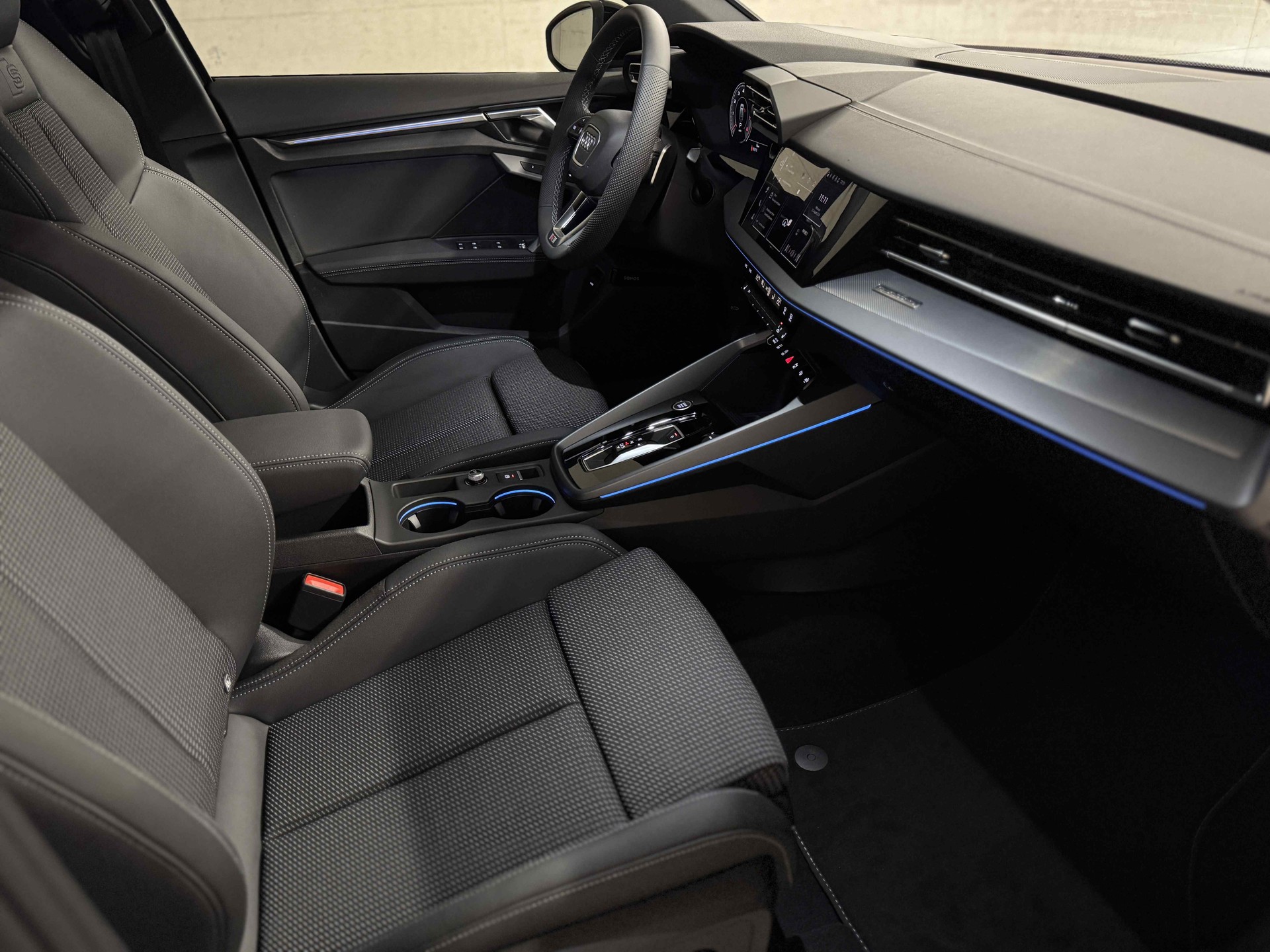 AUDI A3 Sportback TFSI 150 kW quattro S line S tronic-image-13