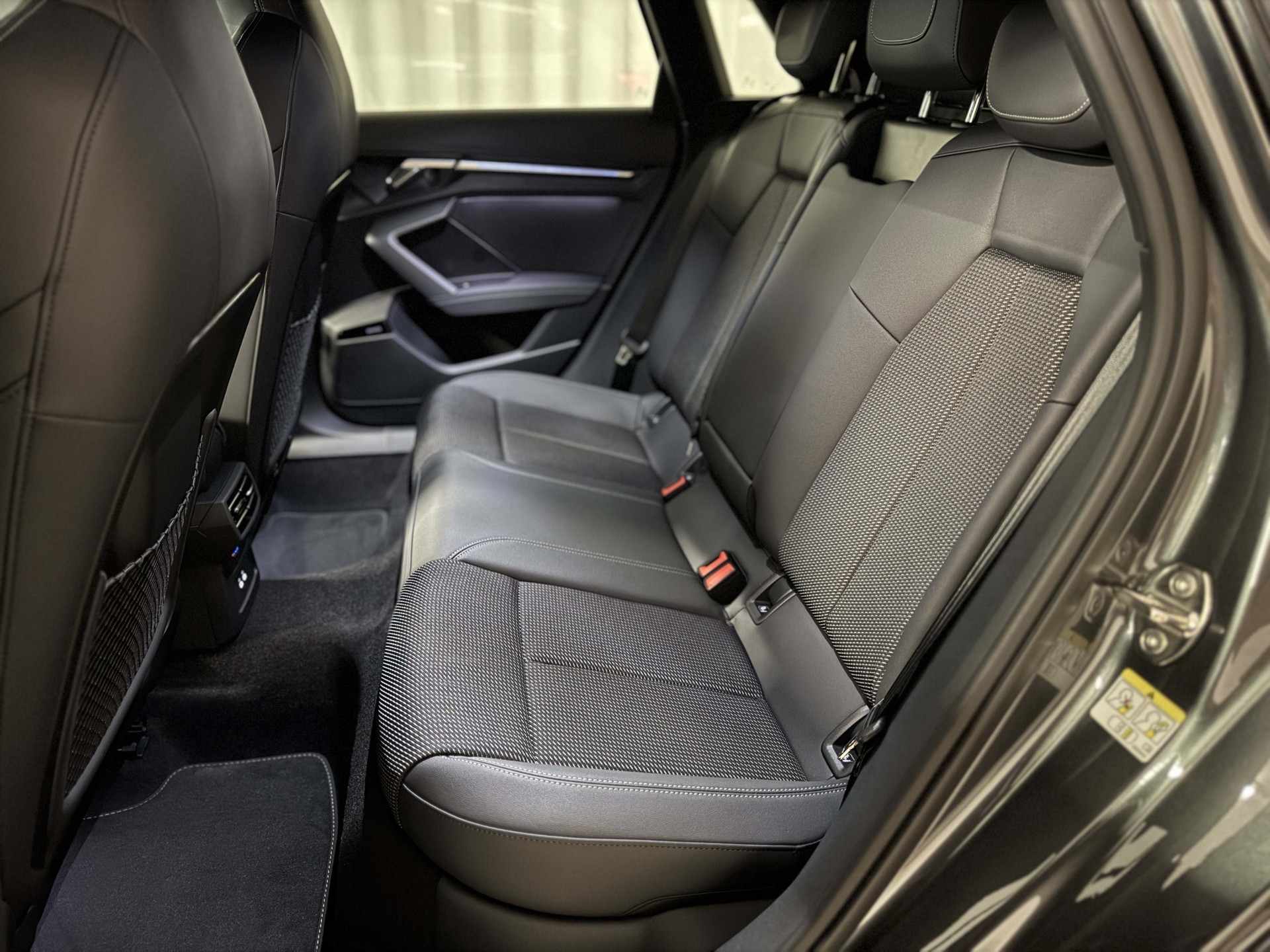 AUDI A3 Sportback TFSI 150 kW quattro S line S tronic-image-14