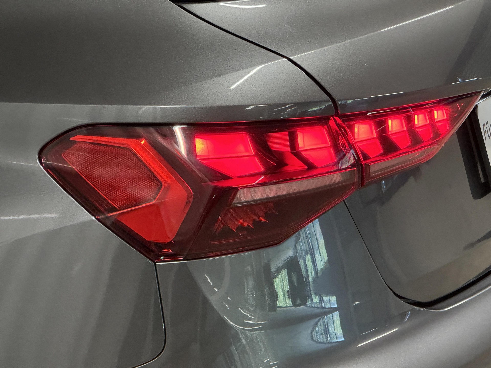 AUDI A3 Sportback TFSI 150 kW quattro S line S tronic-image-5