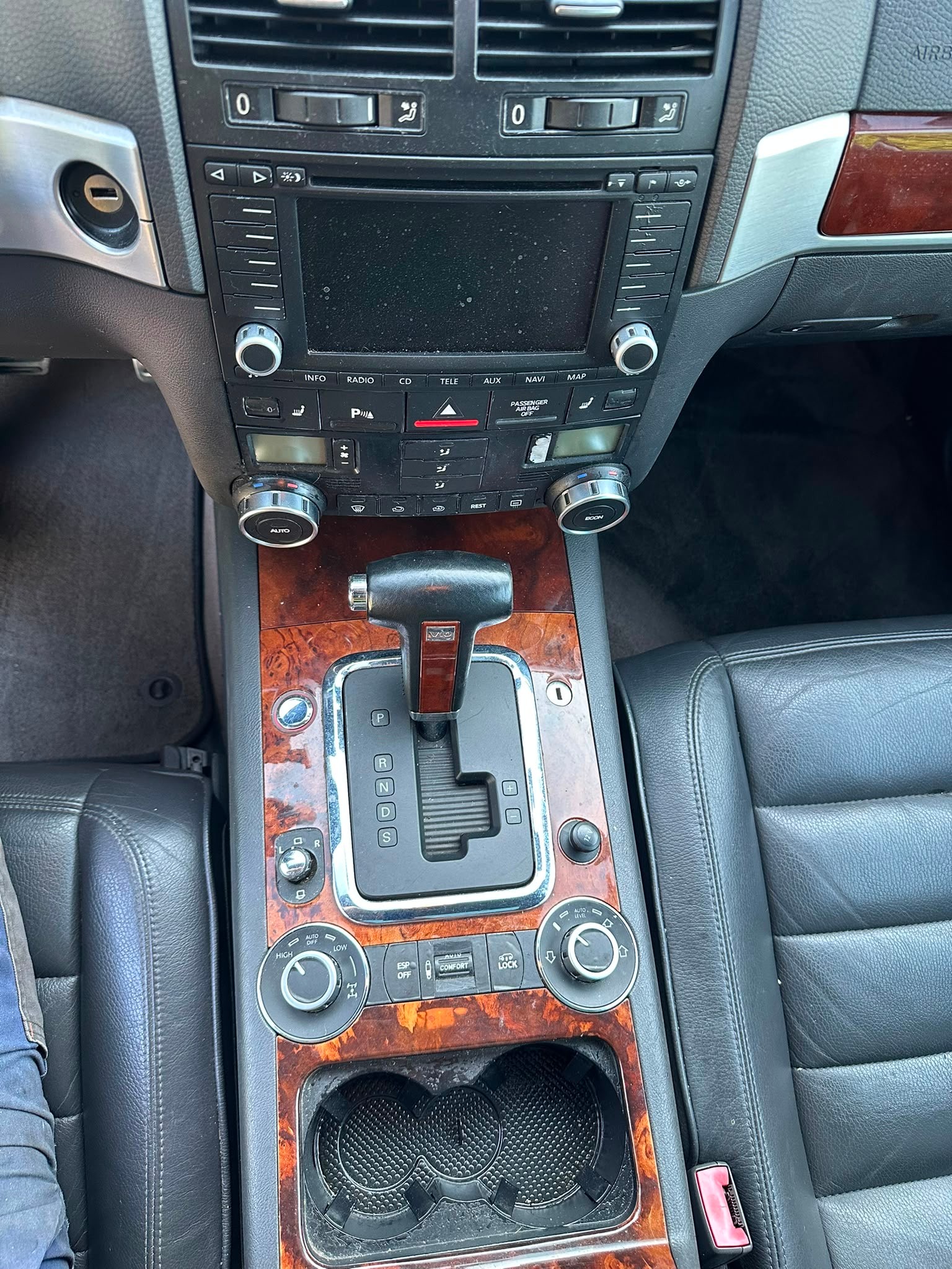 VW Touareg 5.0 TDI V10 Automatic-image-11