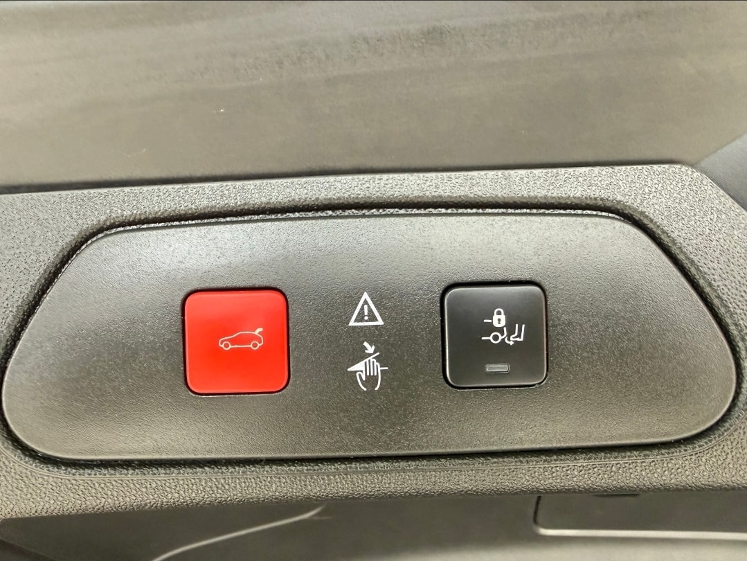OPEL Grandland X 1.6 Hybrid4 Ultimate Automatik-image-15