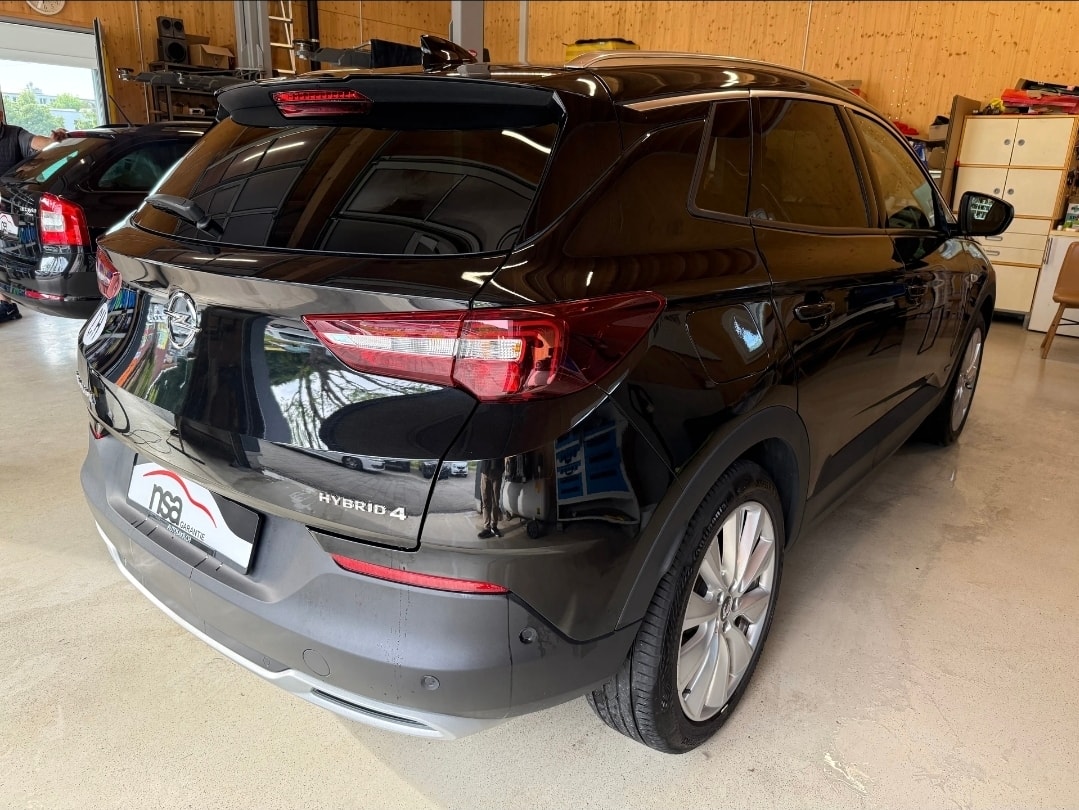 OPEL Grandland X 1.6 Hybrid4 Ultimate Automatik-showroom-element-3