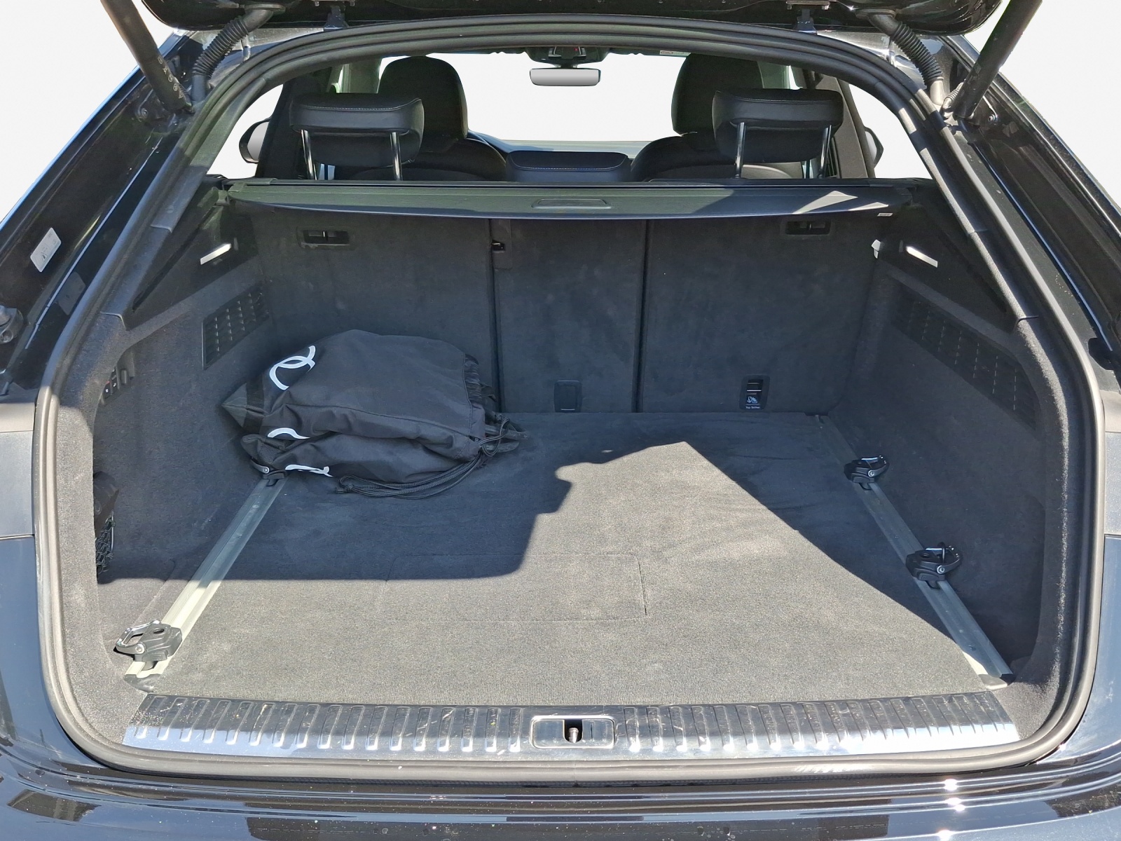 AUDI Q8 SUV TFSI e quattro 290 kW Attraction tiptronic-image-12