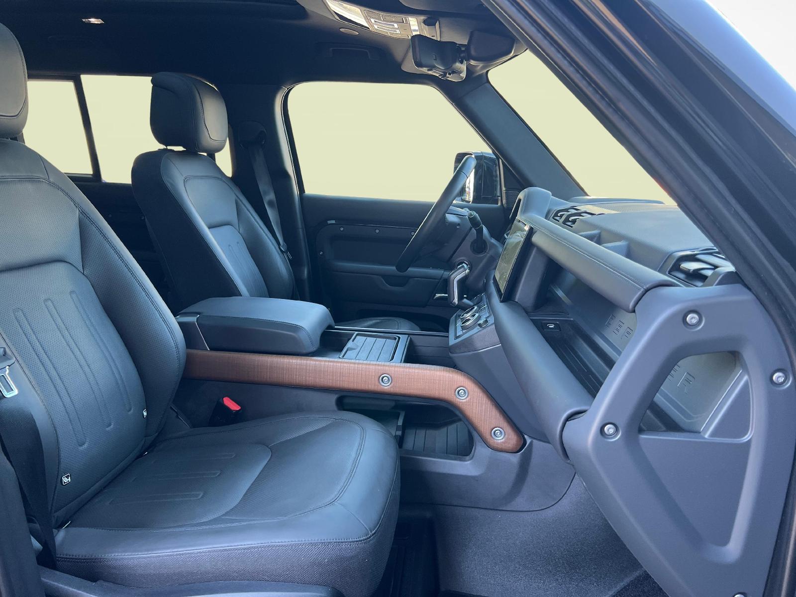 LAND ROVER Defender 110 3.0 D I6 300 X-image-9
