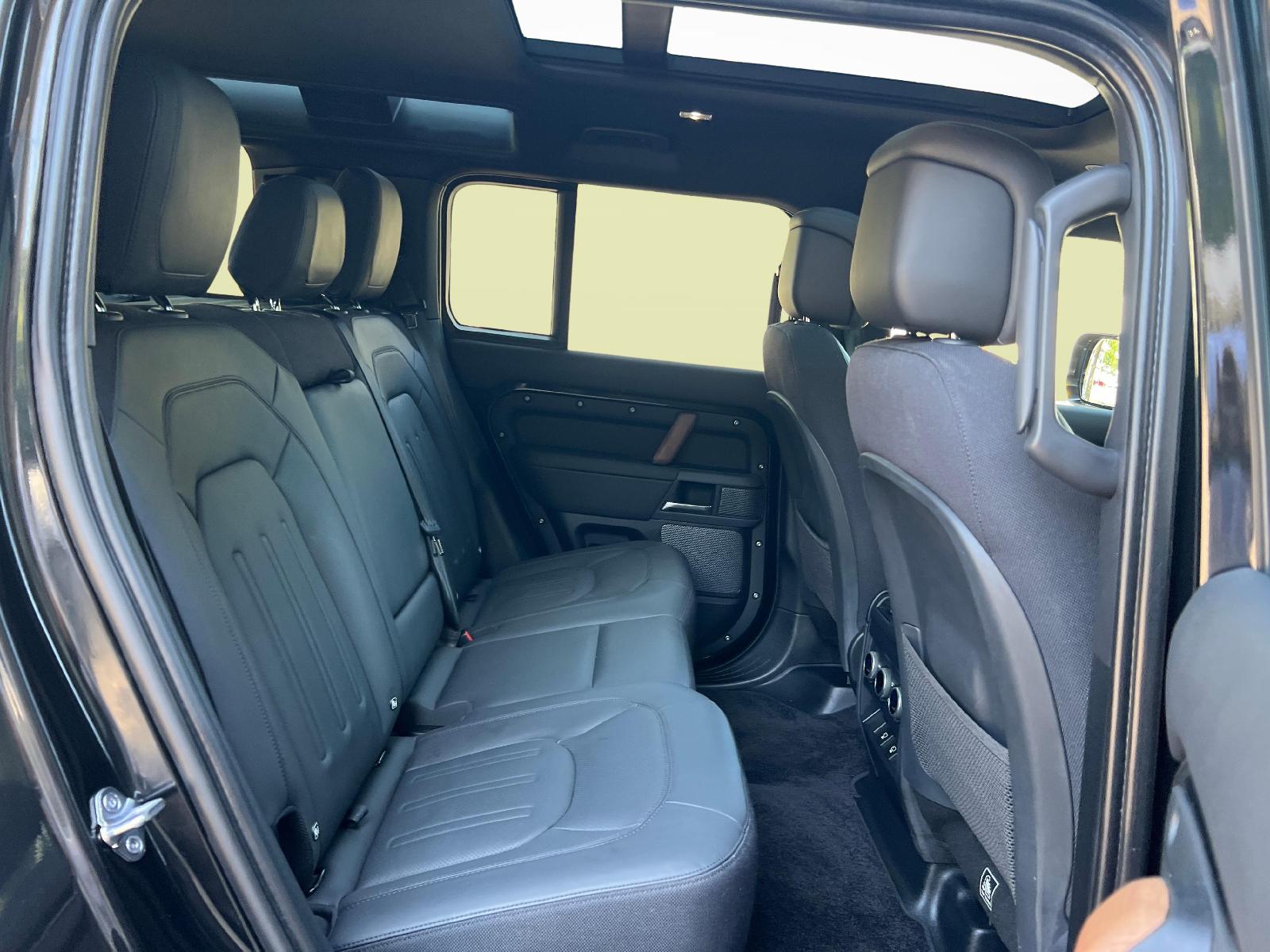 LAND ROVER Defender 110 3.0 D I6 300 X-image-10