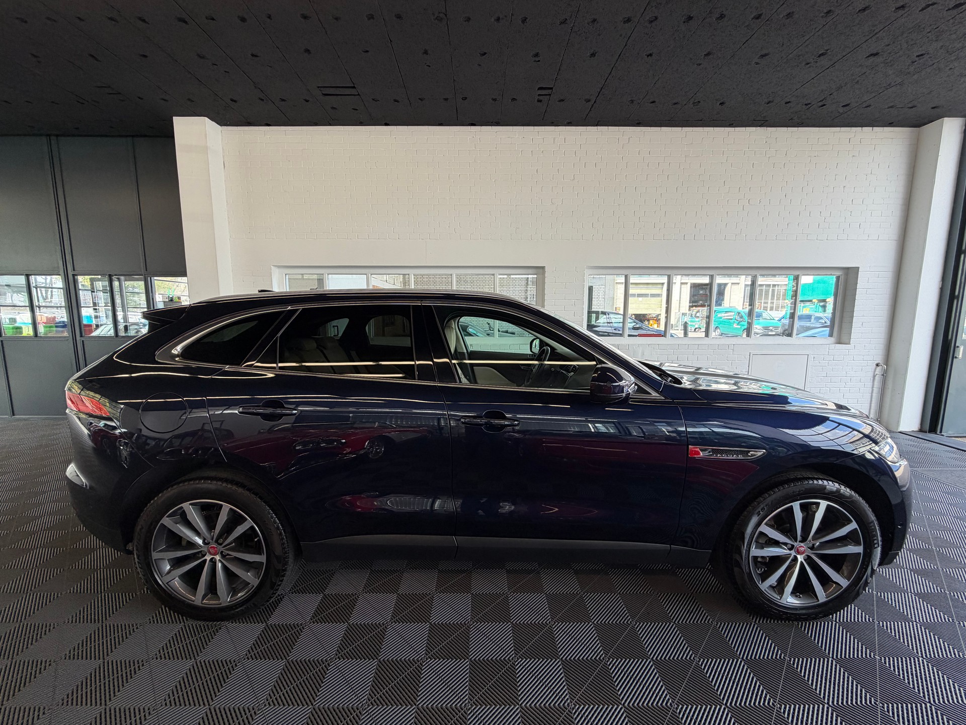 JAGUAR F-Pace 3.0 TD Prestige AWD Automatik-showroom-element-1