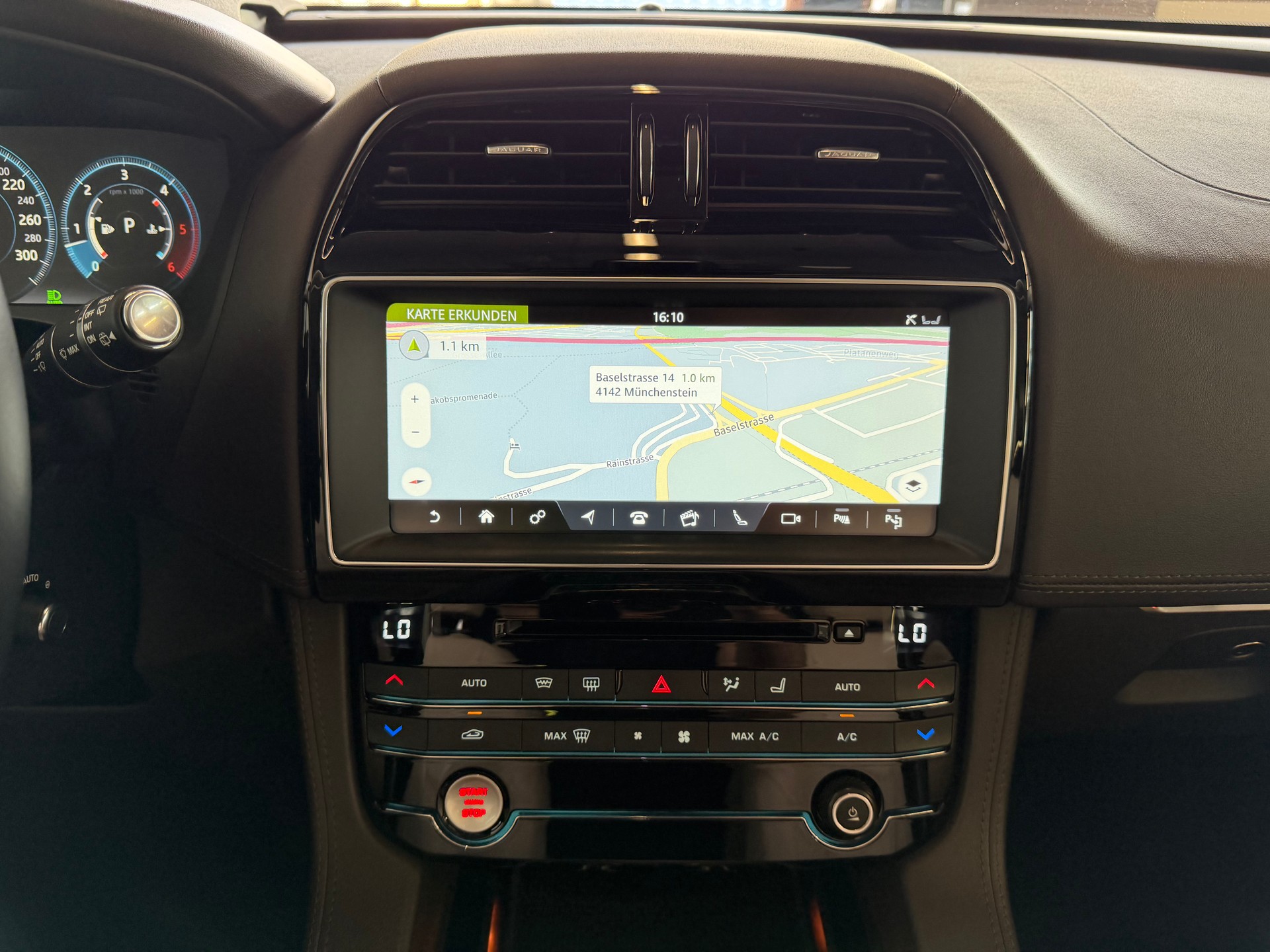 JAGUAR F-Pace 3.0 TD Prestige AWD Automatik-image-12