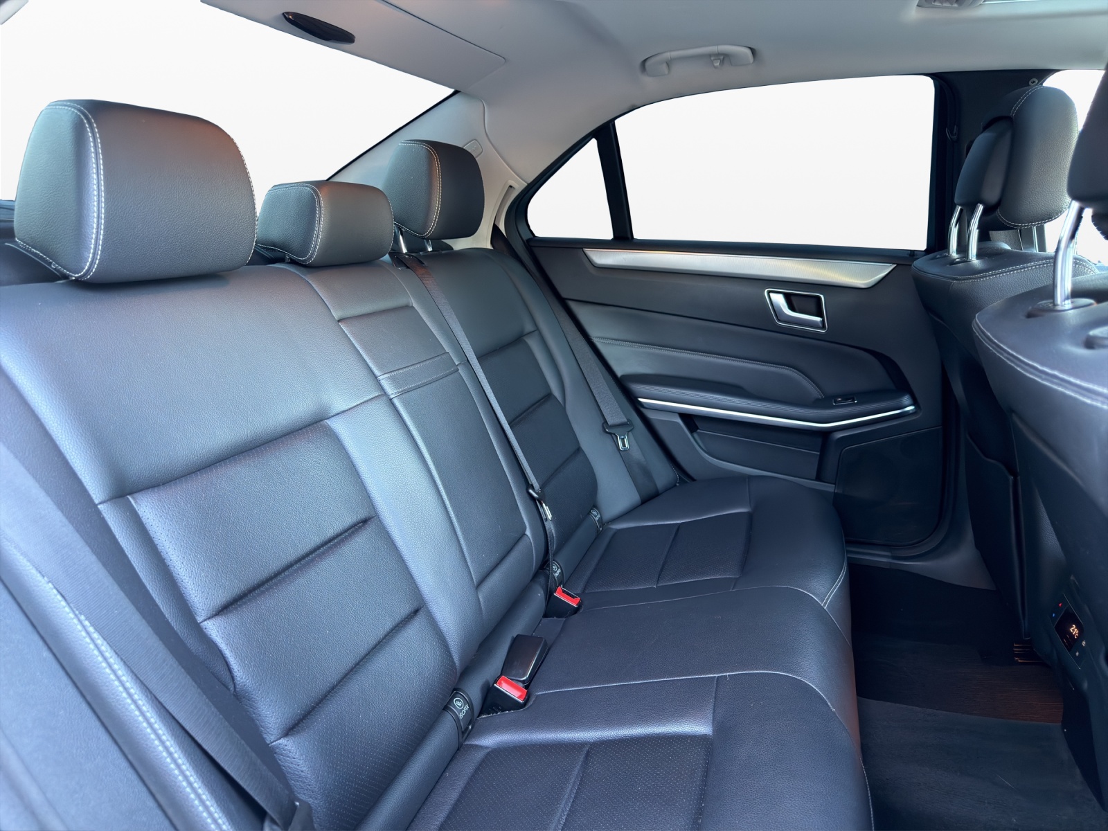 MERCEDES-BENZ E 250 BlueTEC Avantgarde 4Matic 7G-Tronic-image-18