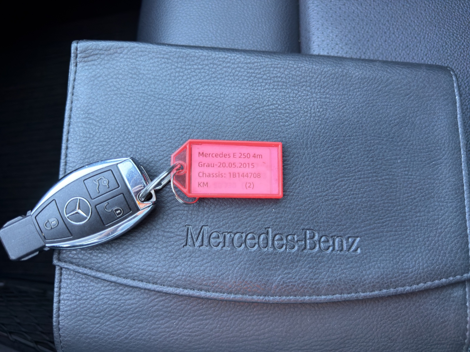 MERCEDES-BENZ E 250 BlueTEC Avantgarde 4Matic 7G-Tronic-image-25