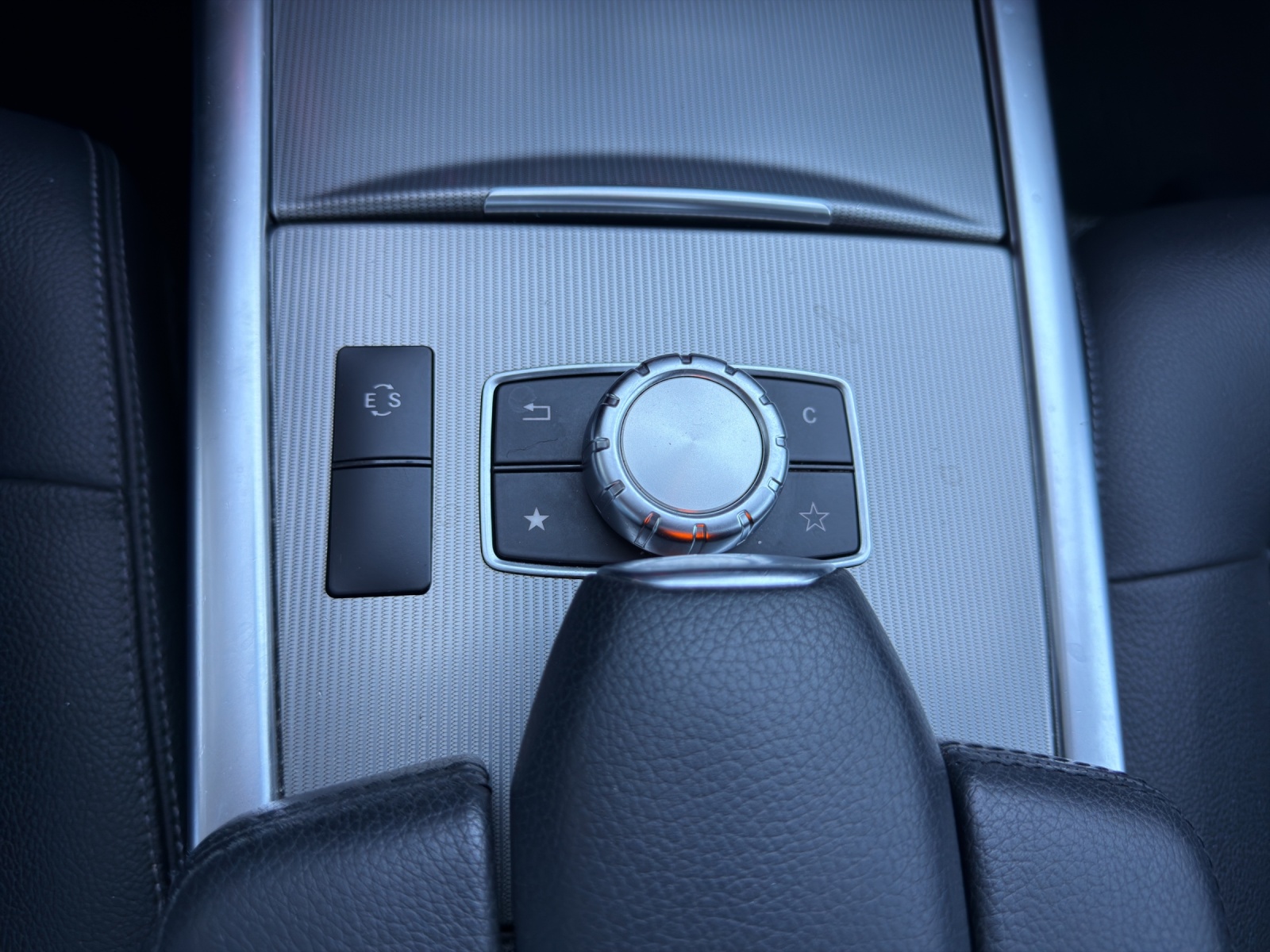 MERCEDES-BENZ E 250 BlueTEC Avantgarde 4Matic 7G-Tronic-image-23