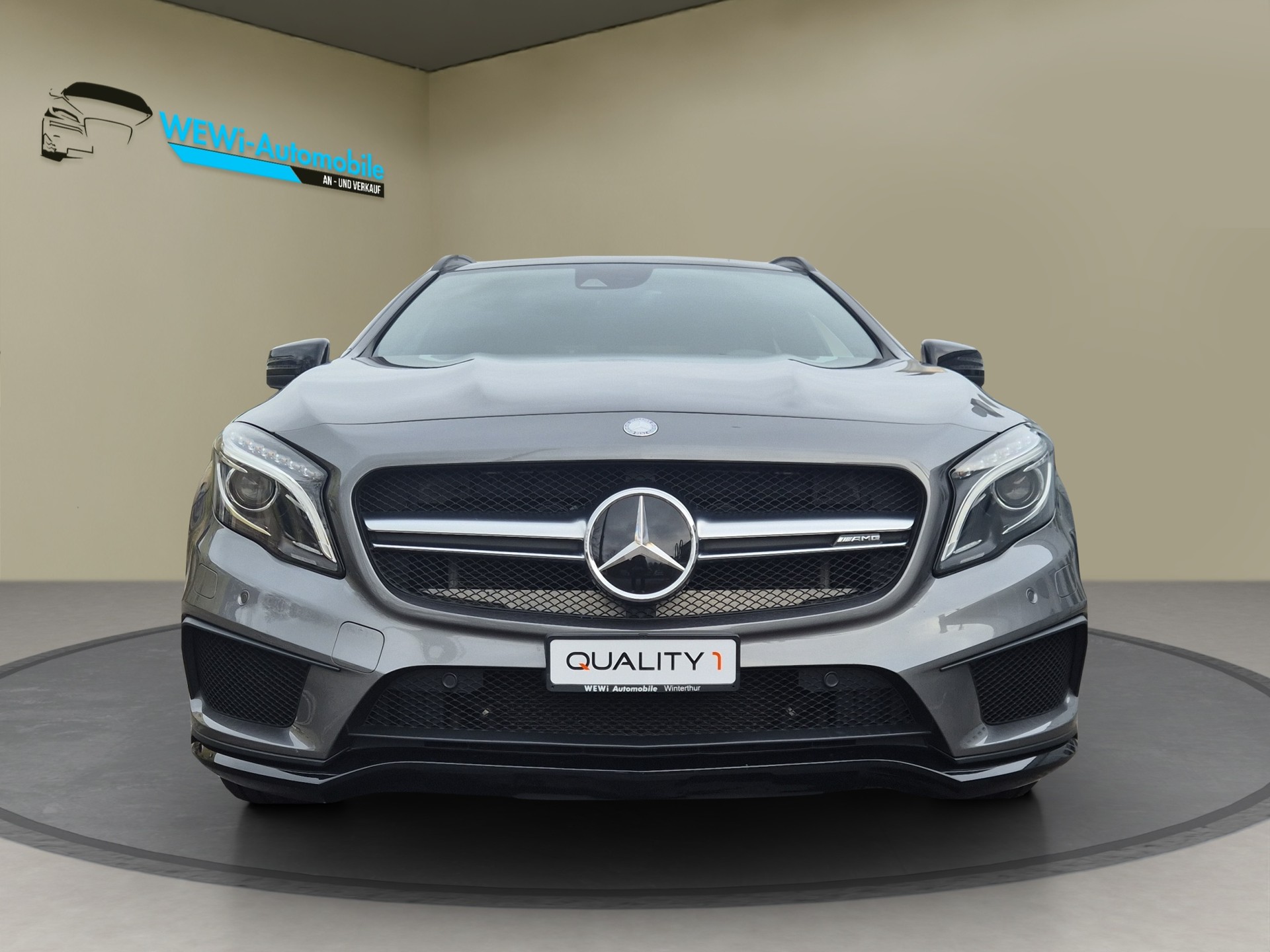 MERCEDES-BENZ GLA 45 AMG 4Matic 7G-DCT-showroom-element-1