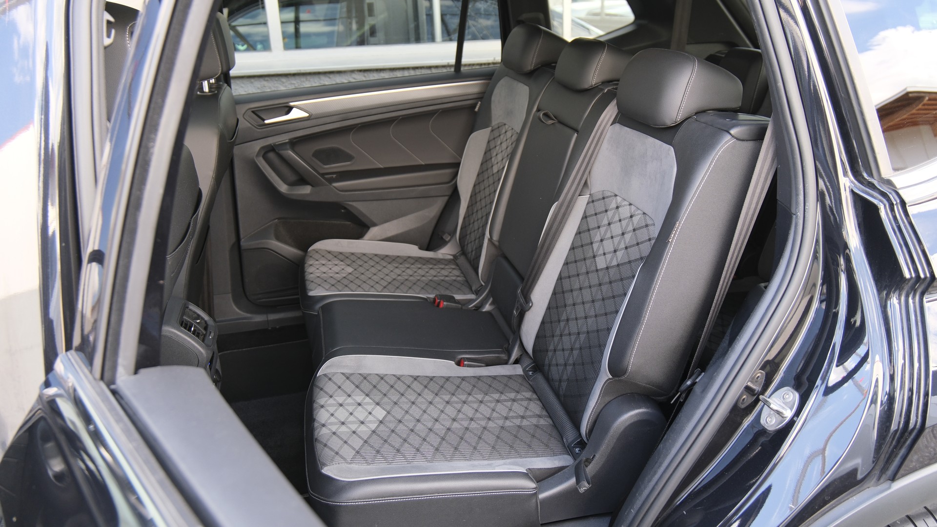 VW Tiguan Allspace 2.0TSI R-Line 4Motion DSG-image-26