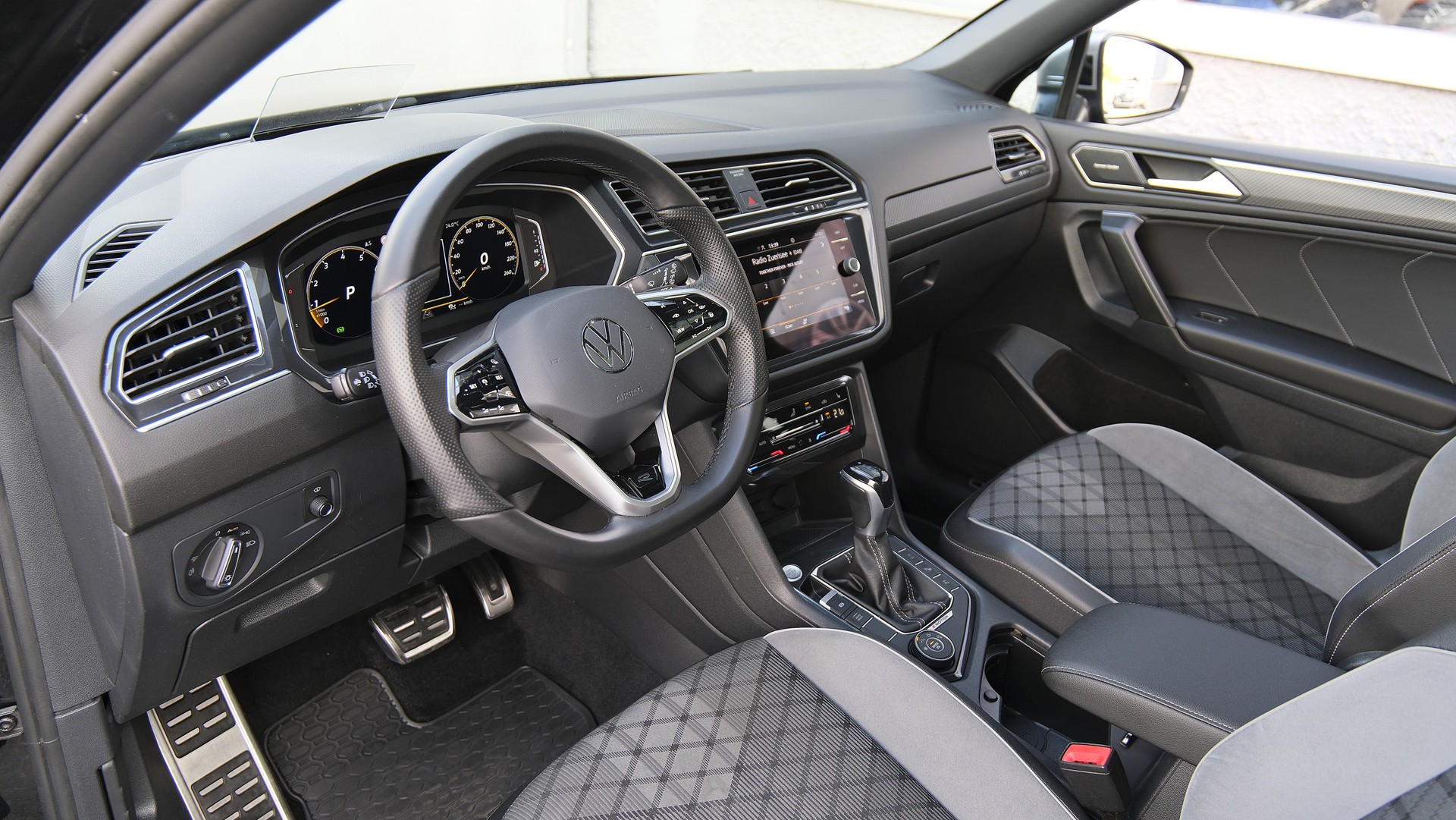 VW Tiguan Allspace 2.0TSI R-Line 4Motion DSG-showroom-element-2