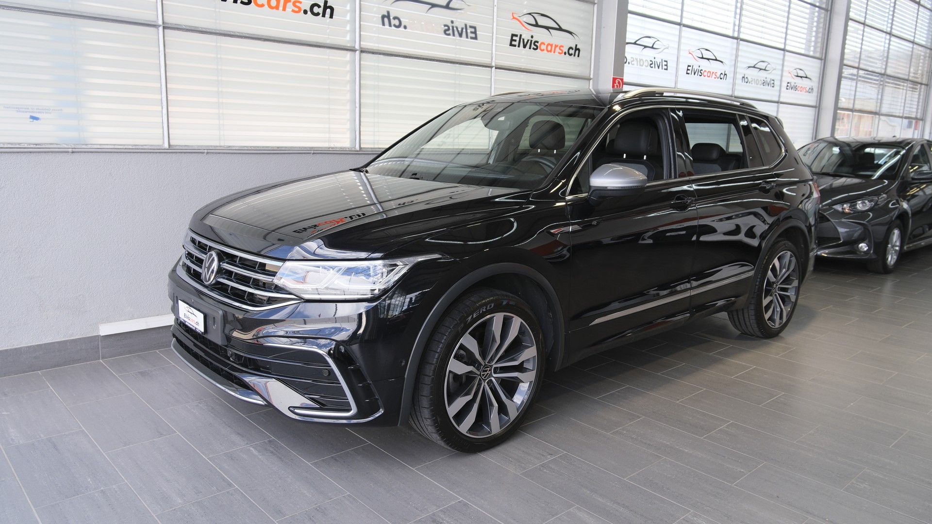 VW Tiguan Allspace 2.0TSI R-Line 4Motion DSG-image-10